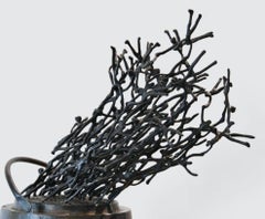 Serenity, Bronze-Skulptur, Schwarze Farbe von Modern Indian Artist "Auf Lager"