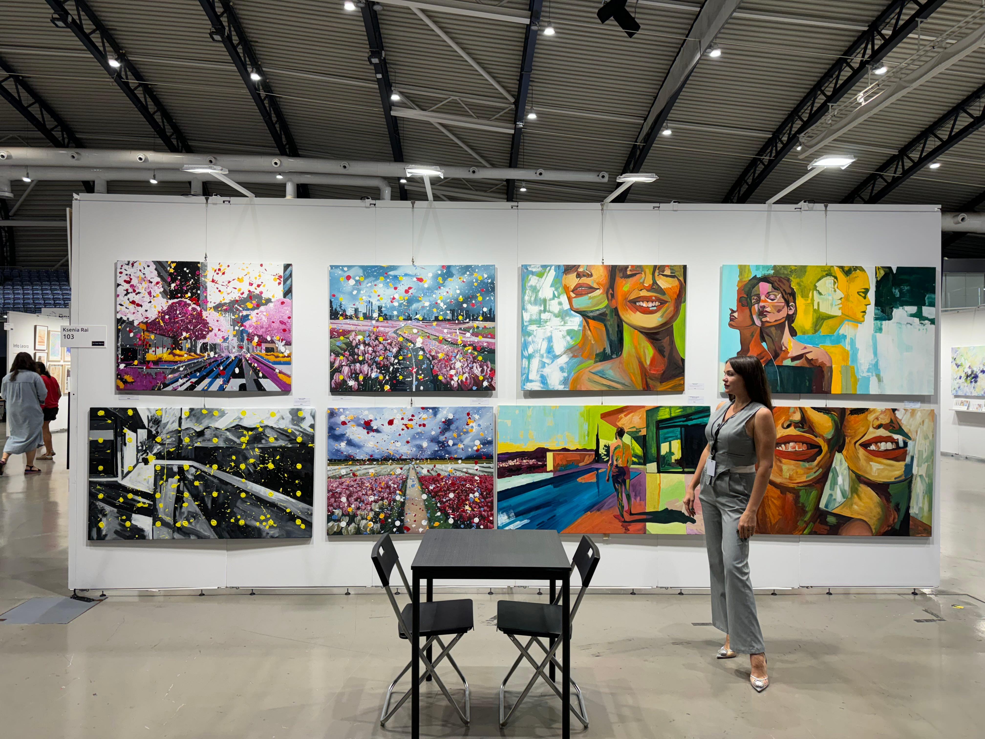 LE OPERE DI KSENIYA RAI SONO PRESENTI IN OLTRE 250 COLLEZIONI PRIVATE IN TUTTO IL MONDO. Come artista, sono profondamente ispirata dalla ricerca della positività e dall'essenza della tranquillità nel nostro mondo in continua evoluzione. Mi sforzo di