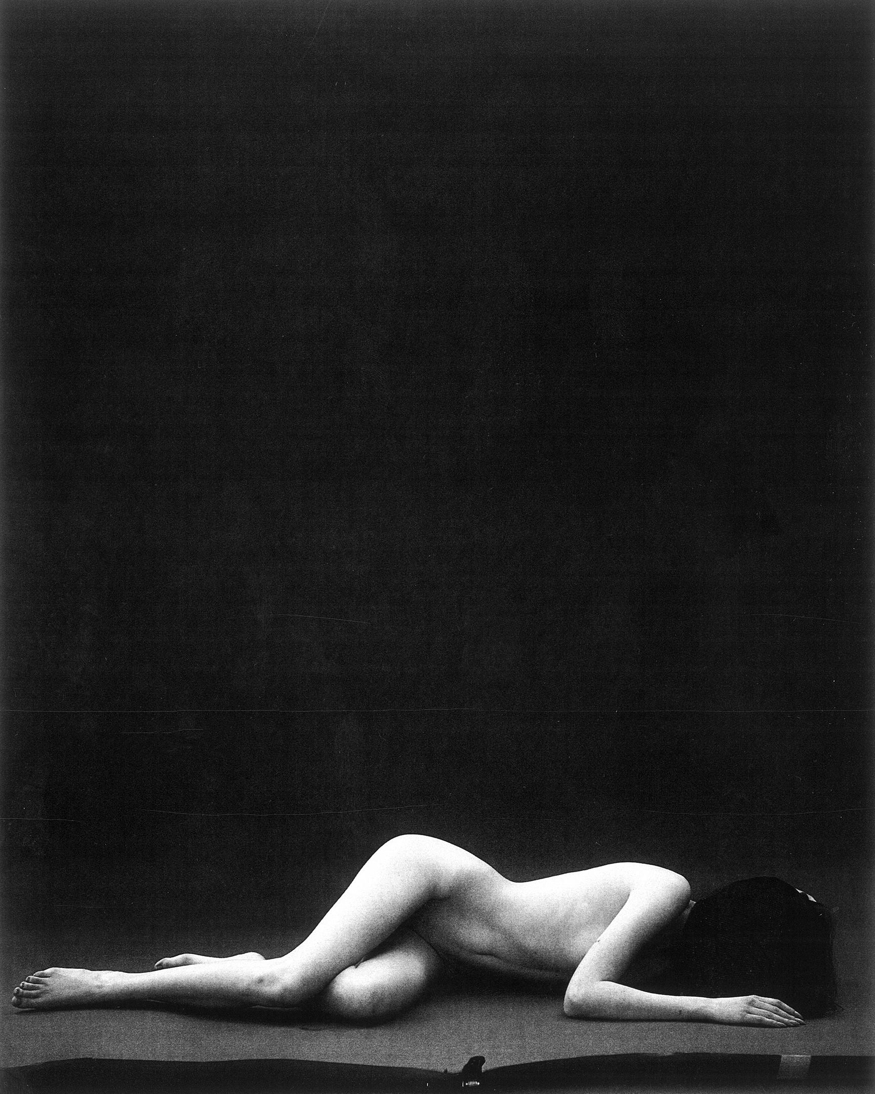 "Condition" Fotografia in bianco e nero 39" x 31" in Ed. di 7 di Kseniya Vashchenko