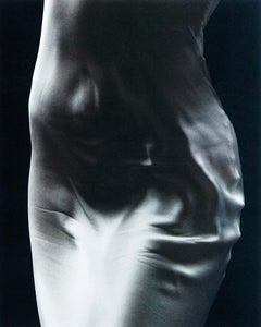 „Deep Blue and Silver“ Fotografie 29.5" x 24" in Ed. von 15 von Kseniya Vashchenko