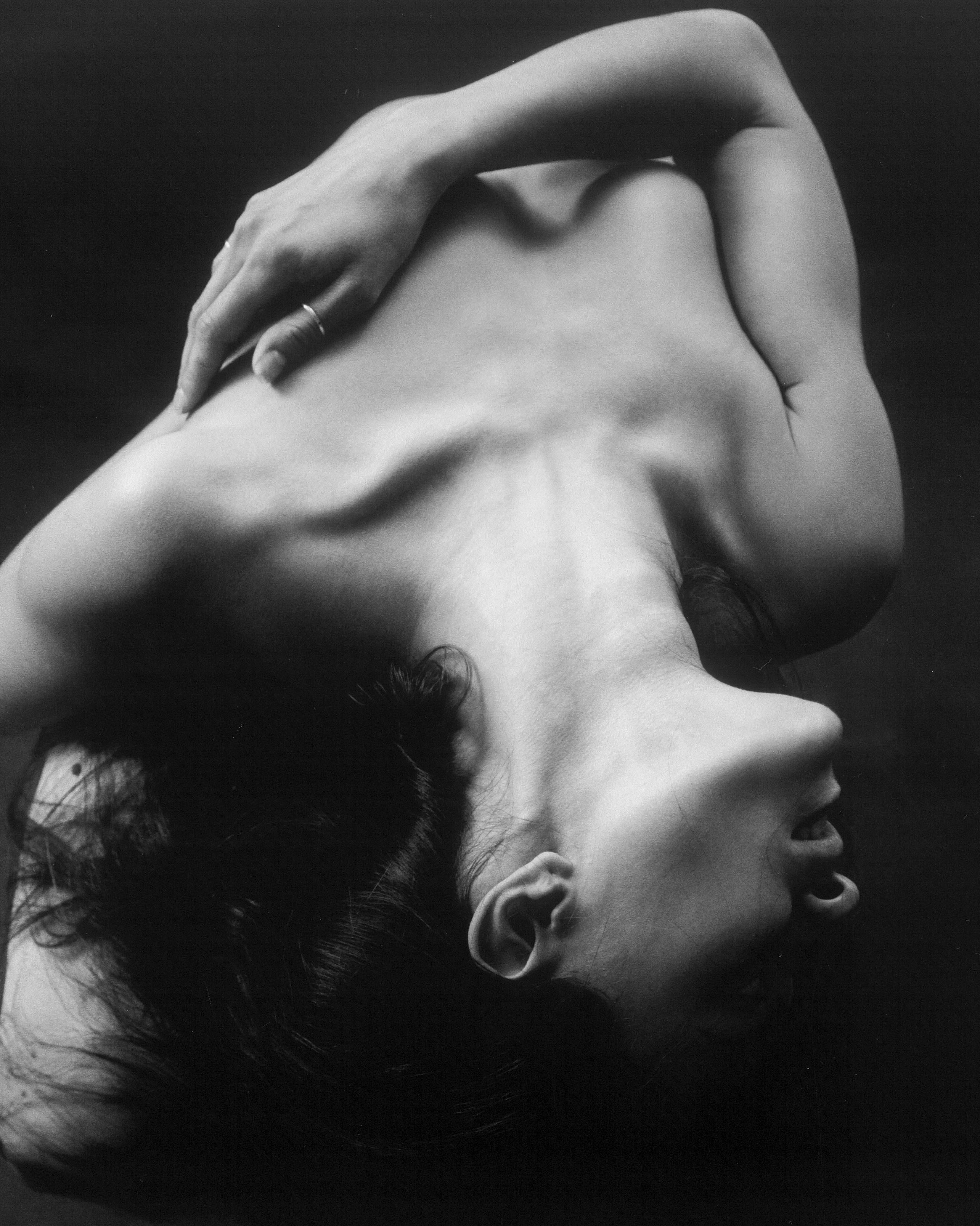 Fotografia in bianco e nero "Muse", 29,5" x 24", in edizione limitata di 15 copie, di Kseniya Vashchenko