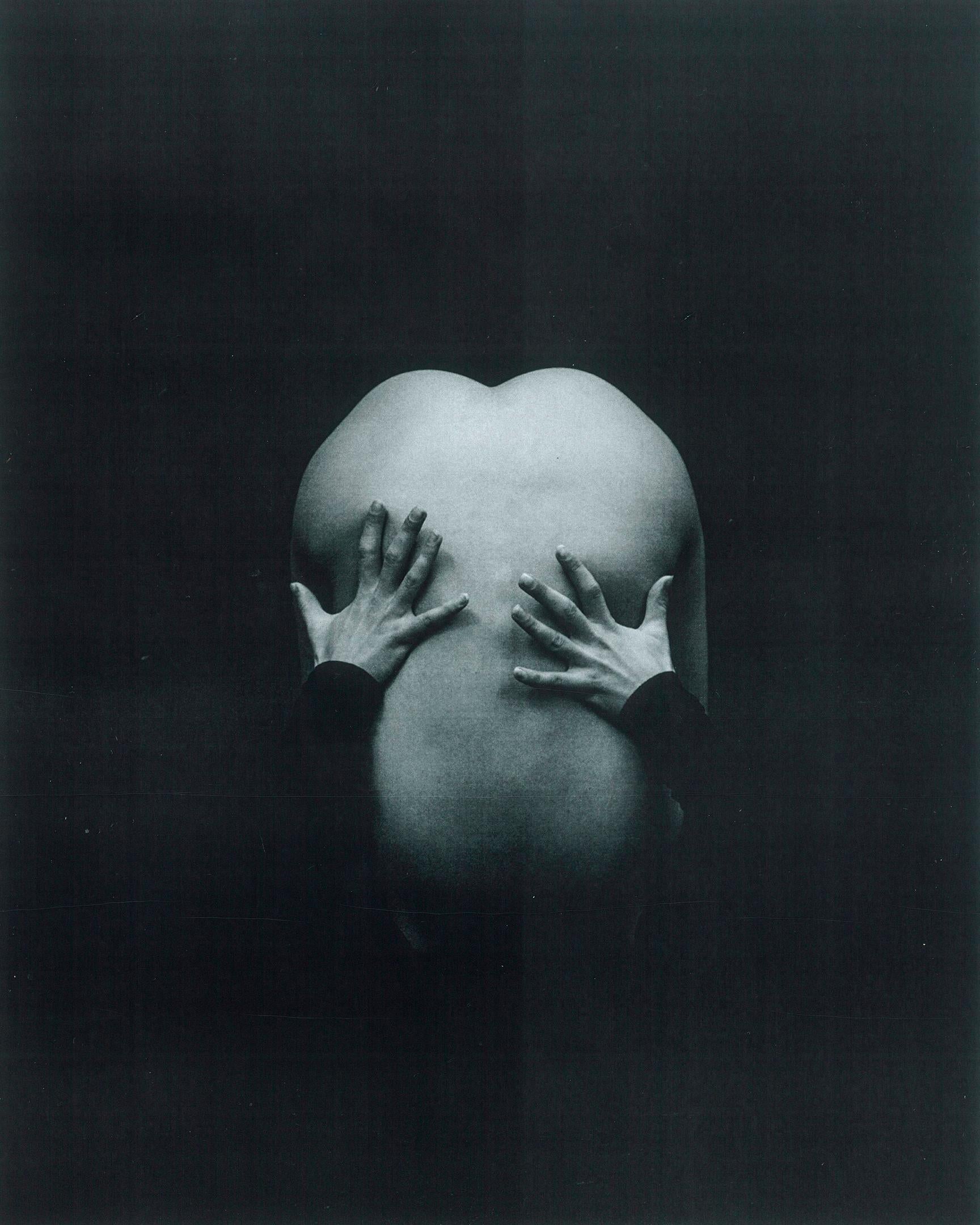 "El Objeto" Fotografía 49" x 39" en Edición de 3 por Kseniya Vashchenko

Sin enmarcar. Se envía enrollado en tubo. 

Tallas disponibles: 
Edición de 15: 29,5" x 24" pulg. 
Edición de 7: 39" x 31" pulg.
Edición de 3: 49" x 39" in

Kseniya Vashchenko,