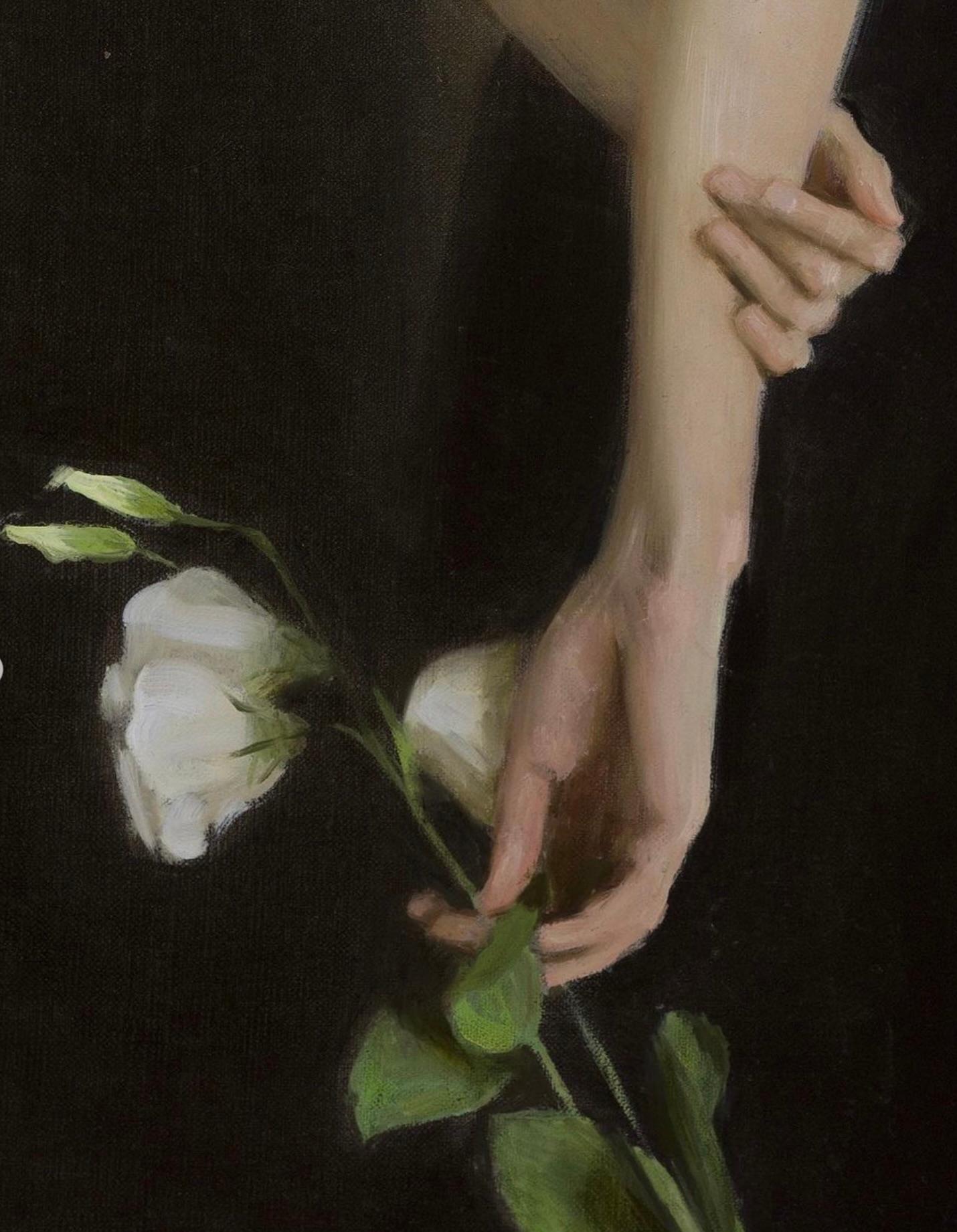 Mädchen mit einer Blume-21. Jahrhundert Gemälde eines Mädchens in schwarzem Kleid und weißer Blume (Zeitgenössisch), Painting, von Ksenya Istomina