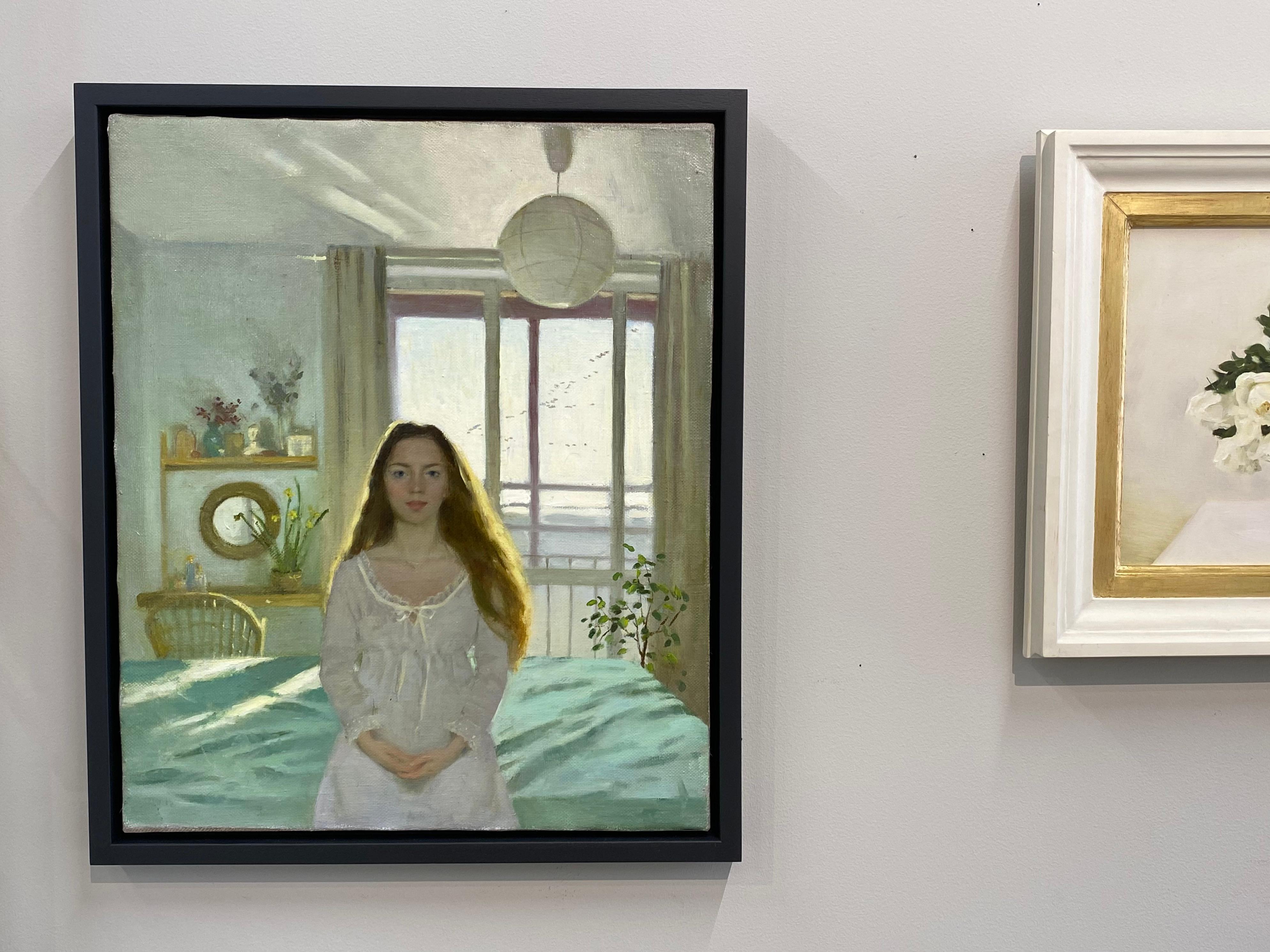 Goodmorning ! - Peinture figurative d'intérieur du 21e siècle représentant une fille dans sa chambre en vente 2