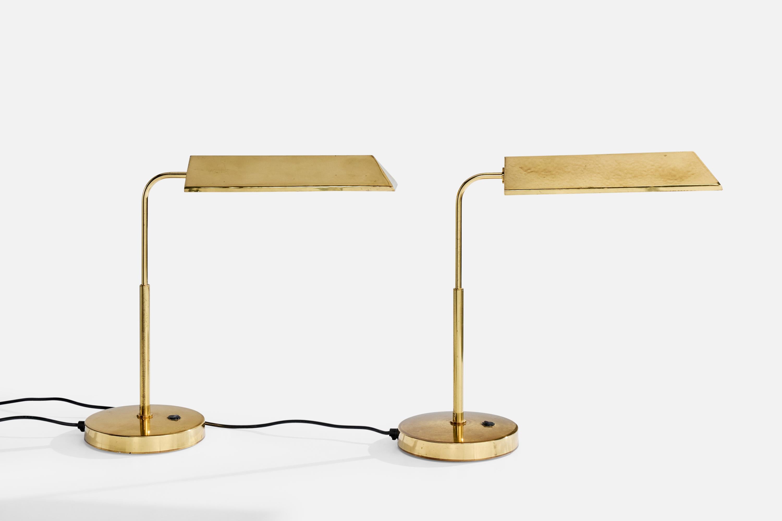 A pair of adjustable brass table lamps produced by KT Valaisin, Finland, c. 1970s.

Dimensions of Lamp (inches): 17.5