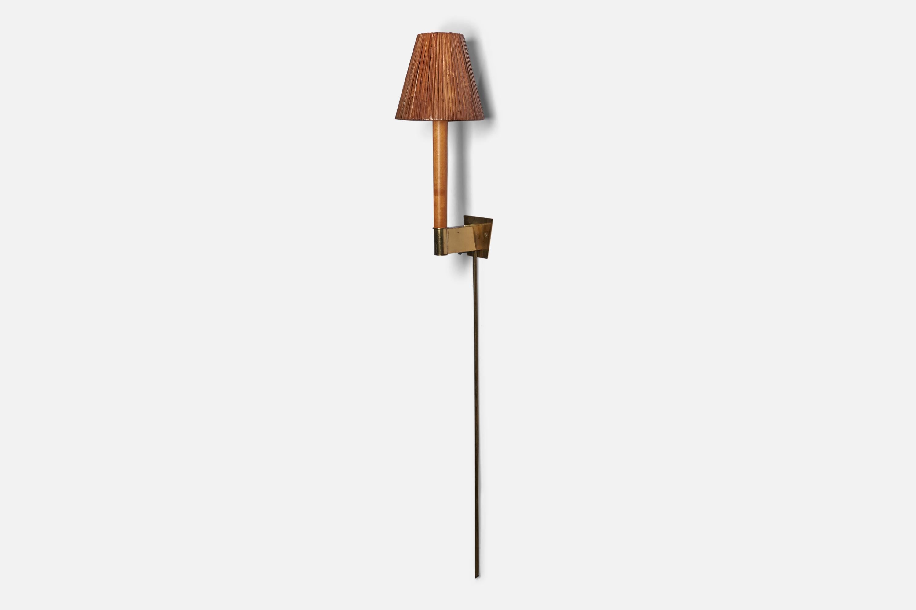 Aplique de gran tamaño de latón, abedul y ratán, diseñado y fabricado por KT-Valaistus, Finlandia, c. 1960.

Dimensiones totales (en pulgadas): 53