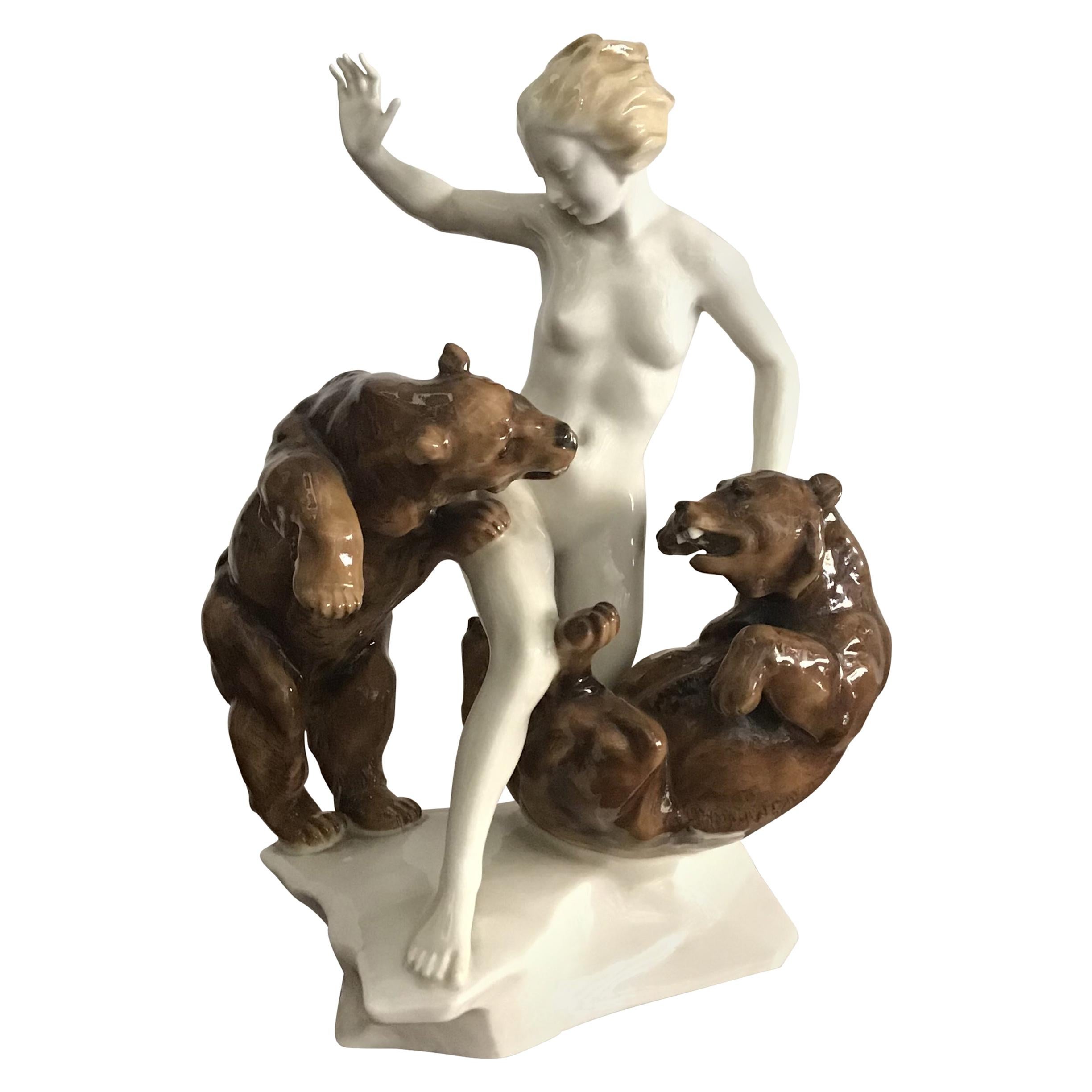 K.Tutter "Femme avec ours" Porcelaine:: 1940:: Allemagne