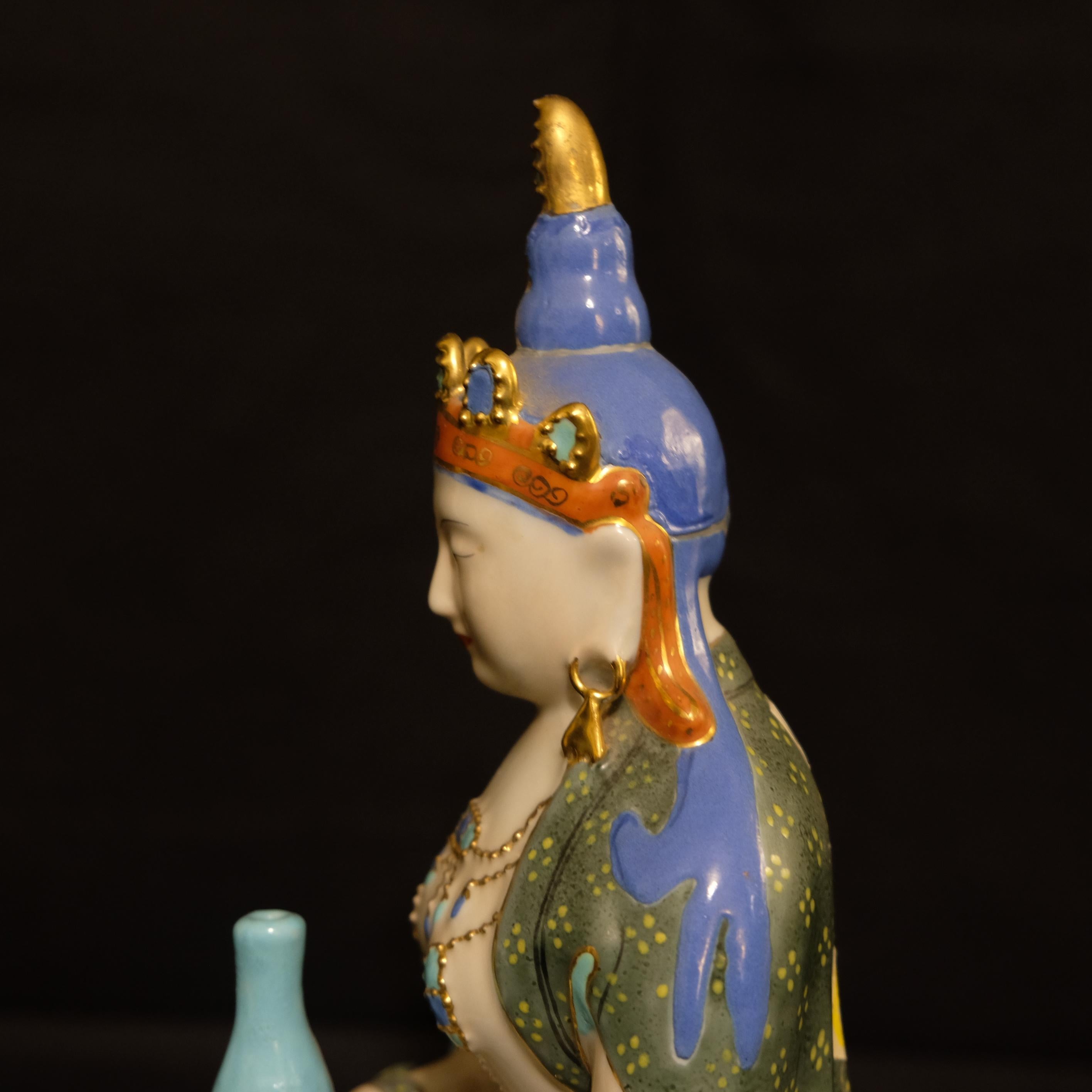 Kuan Yin Seated on a Lotus Base, Porcelain Figure of Mid 20th Century For Sale 2
