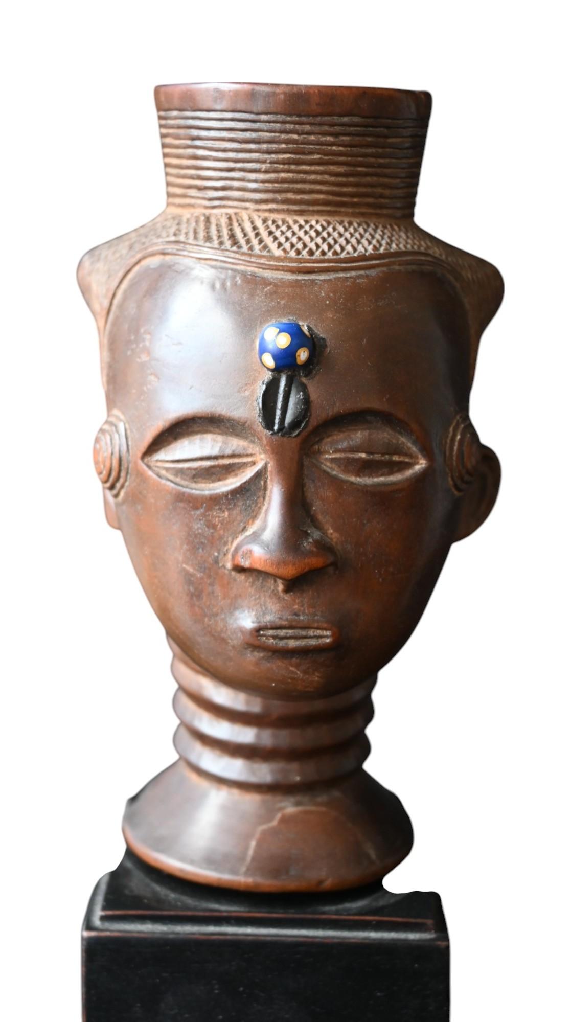 Tribal Kuba Anthropomorphic Palm Wine Cup, 19th century -  provenance Didier Claes For Sale