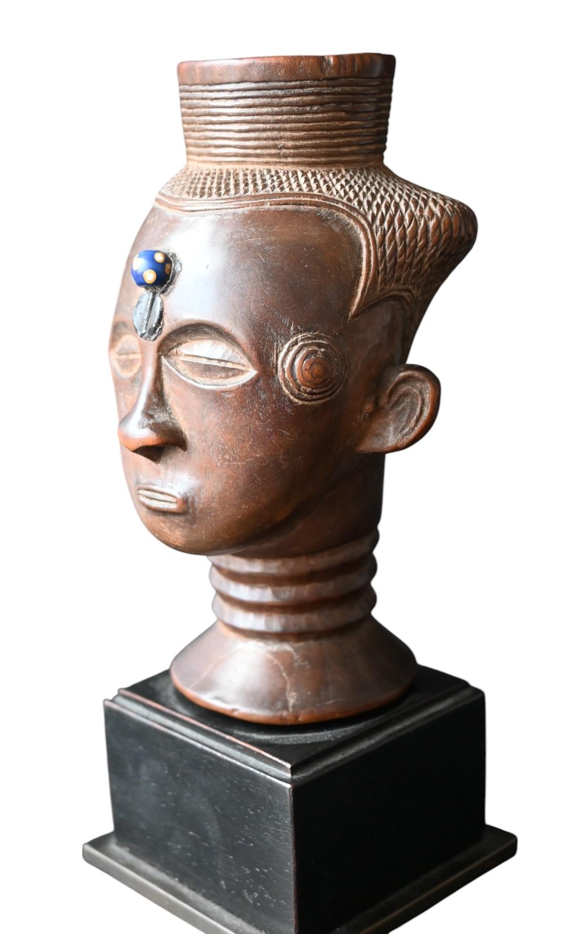 Congolese Kuba Anthropomorphic Palm Wine Cup, 19th century -  provenance Didier Claes For Sale