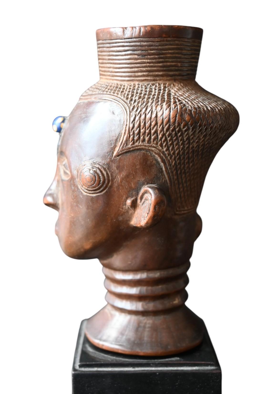 Hand-Carved Kuba Anthropomorphic Palm Wine Cup, 19th century -  provenance Didier Claes For Sale