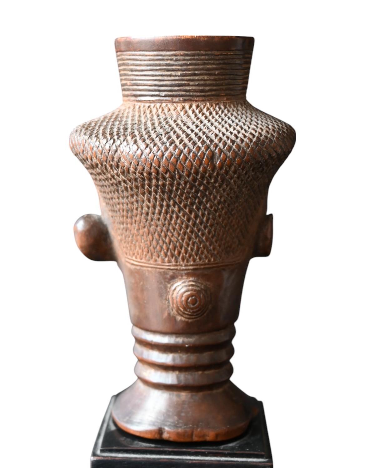 Kuba Anthropomorphic Palm Wine Cup, 19th century -  provenance Didier Claes In Good Condition For Sale In Bilzen, BE