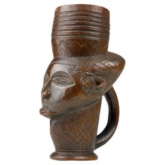 Copa ceremonial de vino de palma kuba ("Mbwoongntey"), RDC