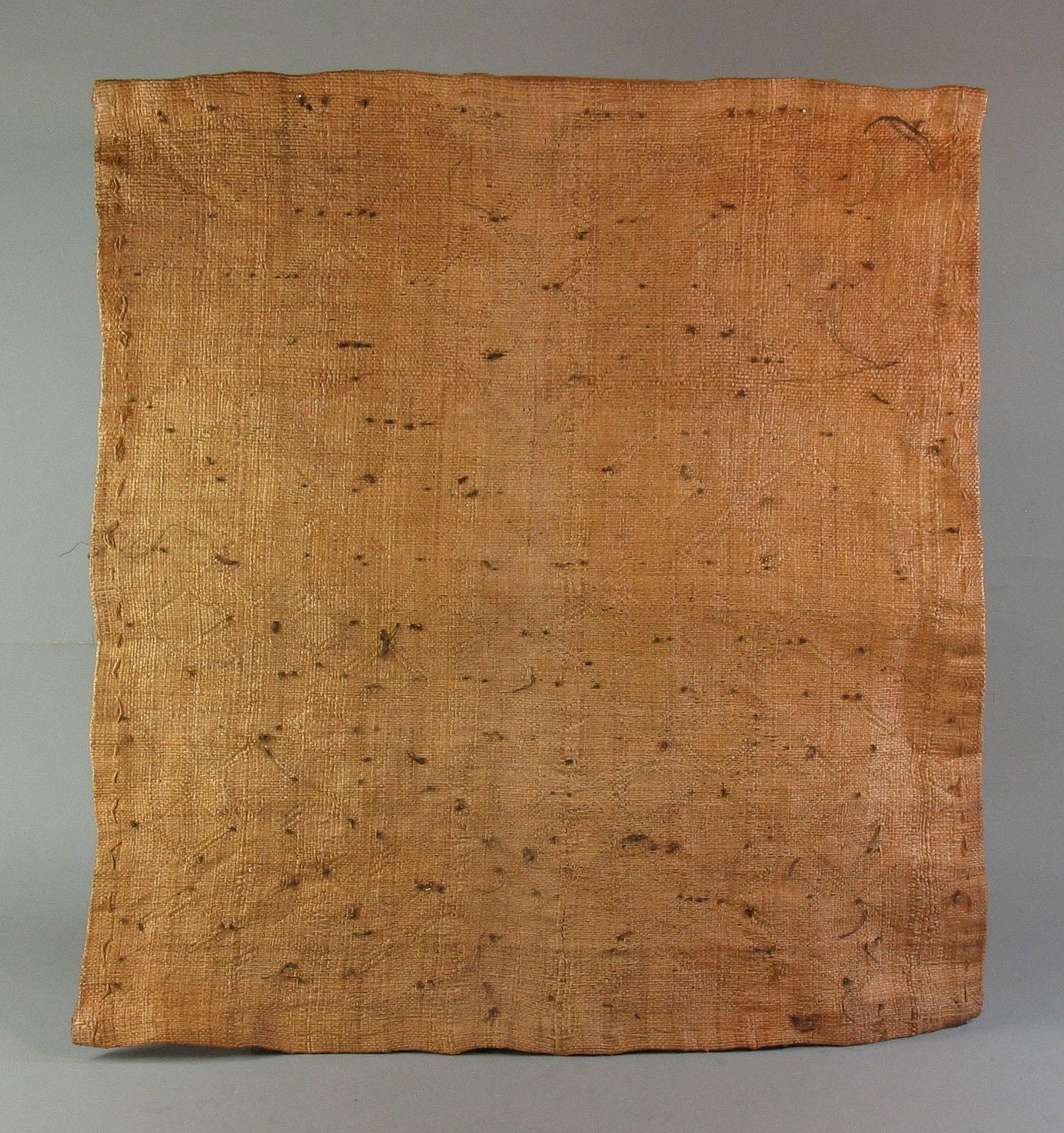 Tribal Panneau textile de cérémonie Kuba en raphia avec un chapeau de l'art tribal Lesotho Drc en vente