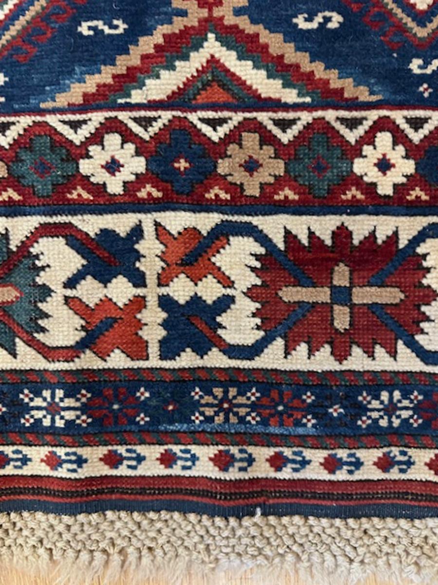 Tappeto Kuba dal Caucaso orientale, distretto di Kuba, costa occidentale del Mar Caspio

Età: circa 1890

Dimensioni: 7′.10 