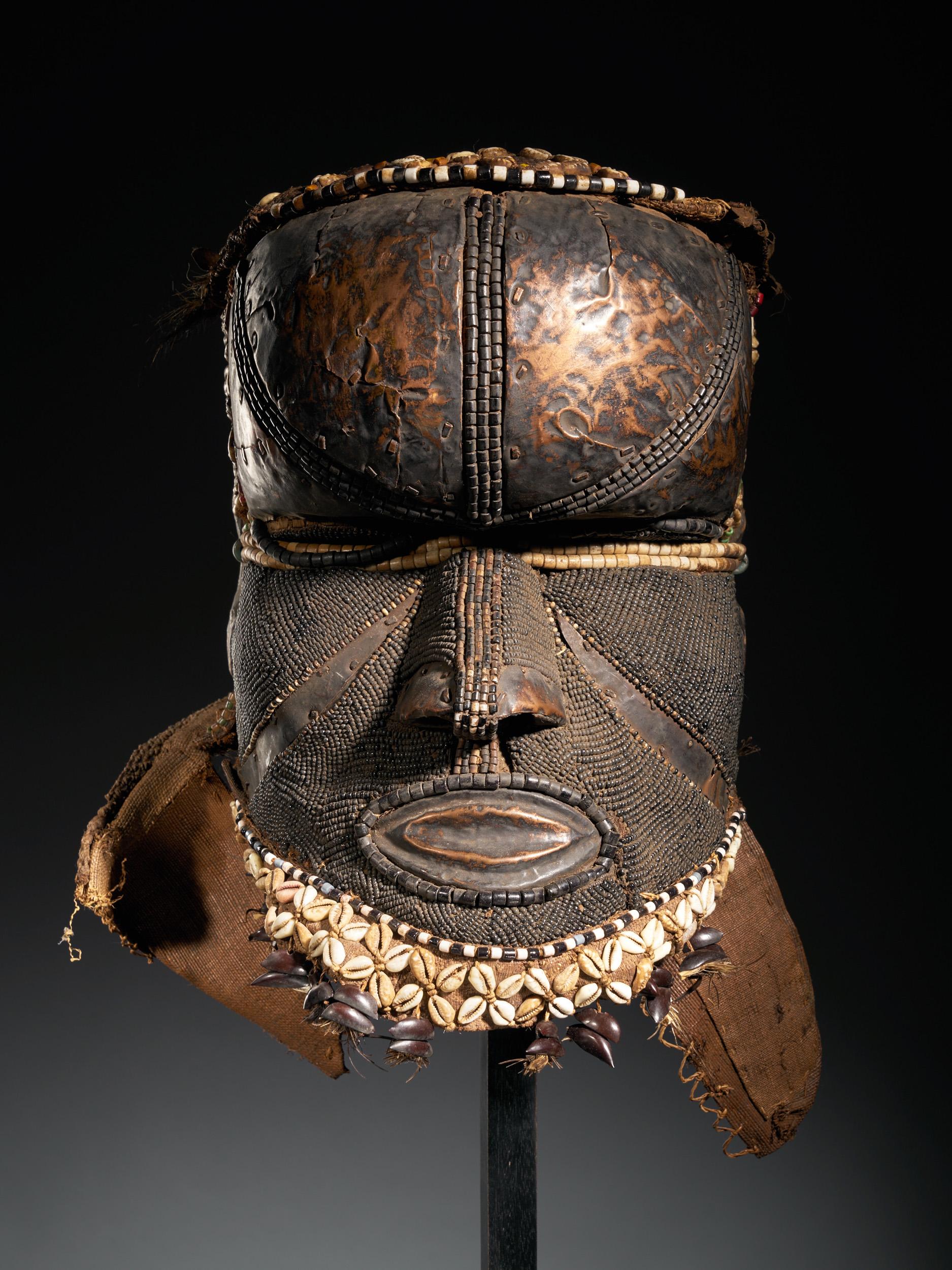 Bwoon Masks belong to the three ‘royal’ masks of the Kuba (‘mwaash amboy’, tribe founder and king, ‘ngaady amwaash’, his wife and sister, as well as ‘bwoom’, the brother of the king, who envies ‘mwaash amboy’ his power and woman). ‘Bwoom’ is amongst