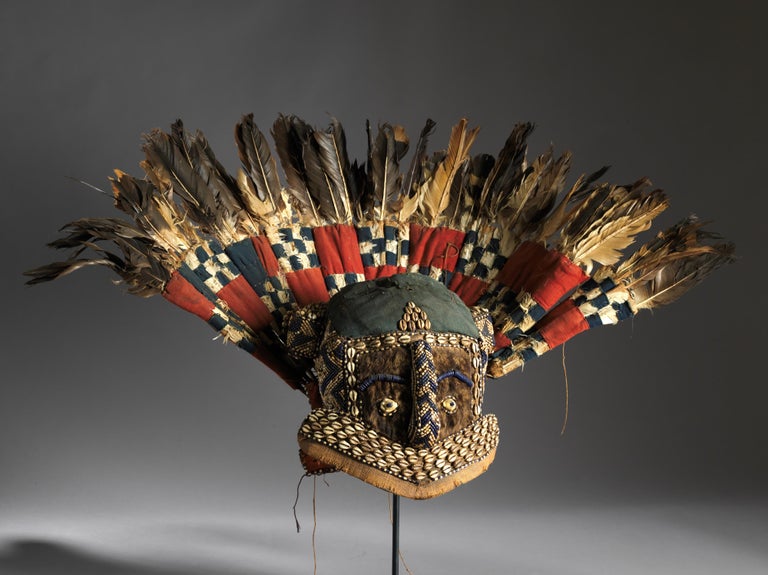 These prestigious masks belong to only a small number of aristocrats; they represent the King and are used when they are installed in their function. It's the oldest mask shortly following the Mboom mask. The Mwaash aMbooy is made of wood, elephant