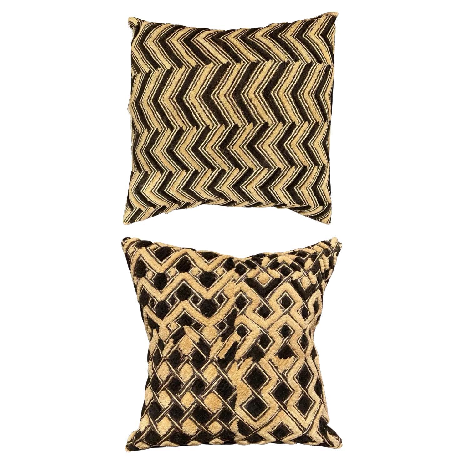 Kuba Shoowa Raffia Gras + Seidenkissen, Ein Paar (Kongo) im Angebot