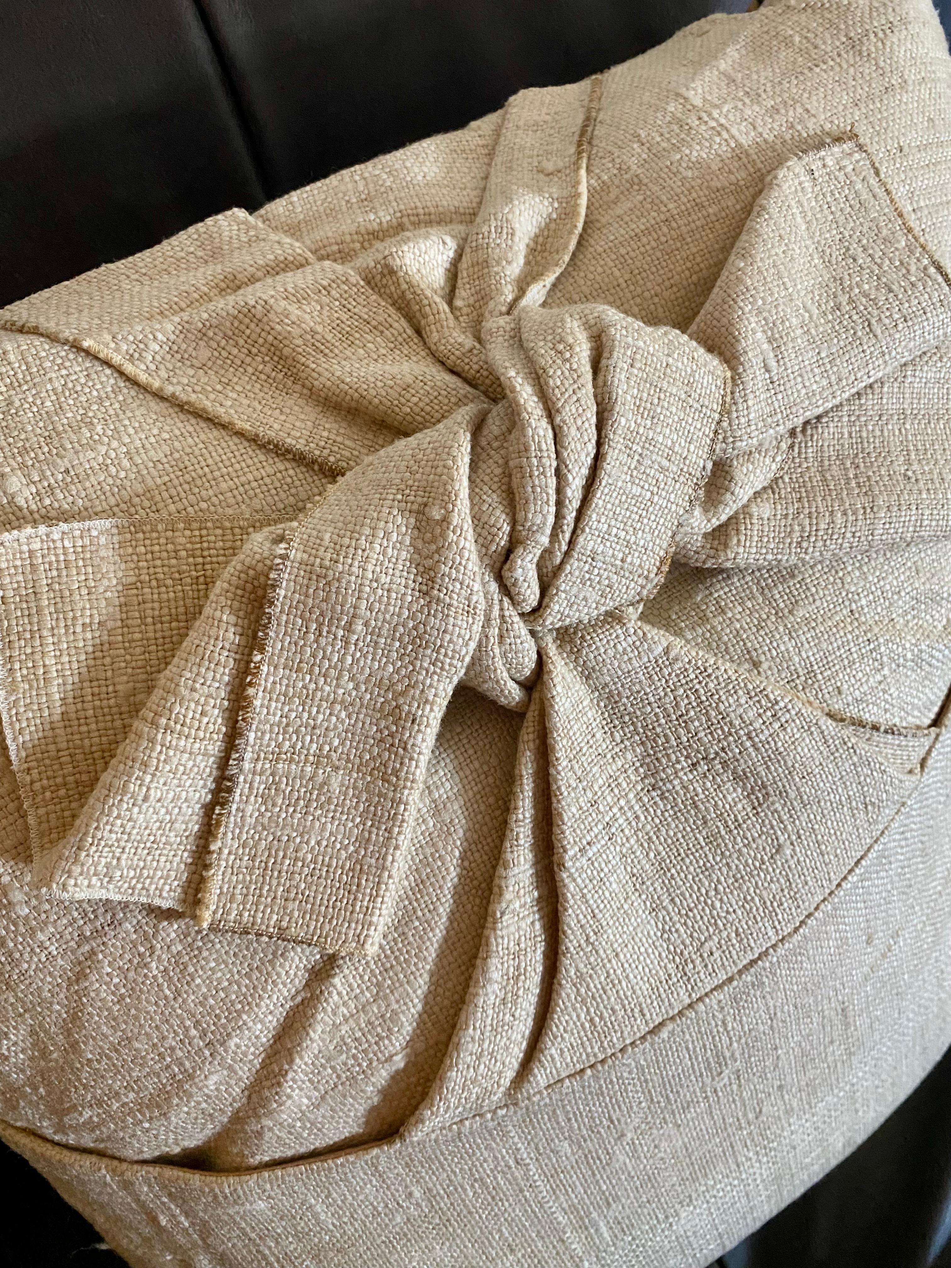 Kuba Shoowa Raffia Grass + Silk Pillows, Set of 4 (Congo) For Sale 7