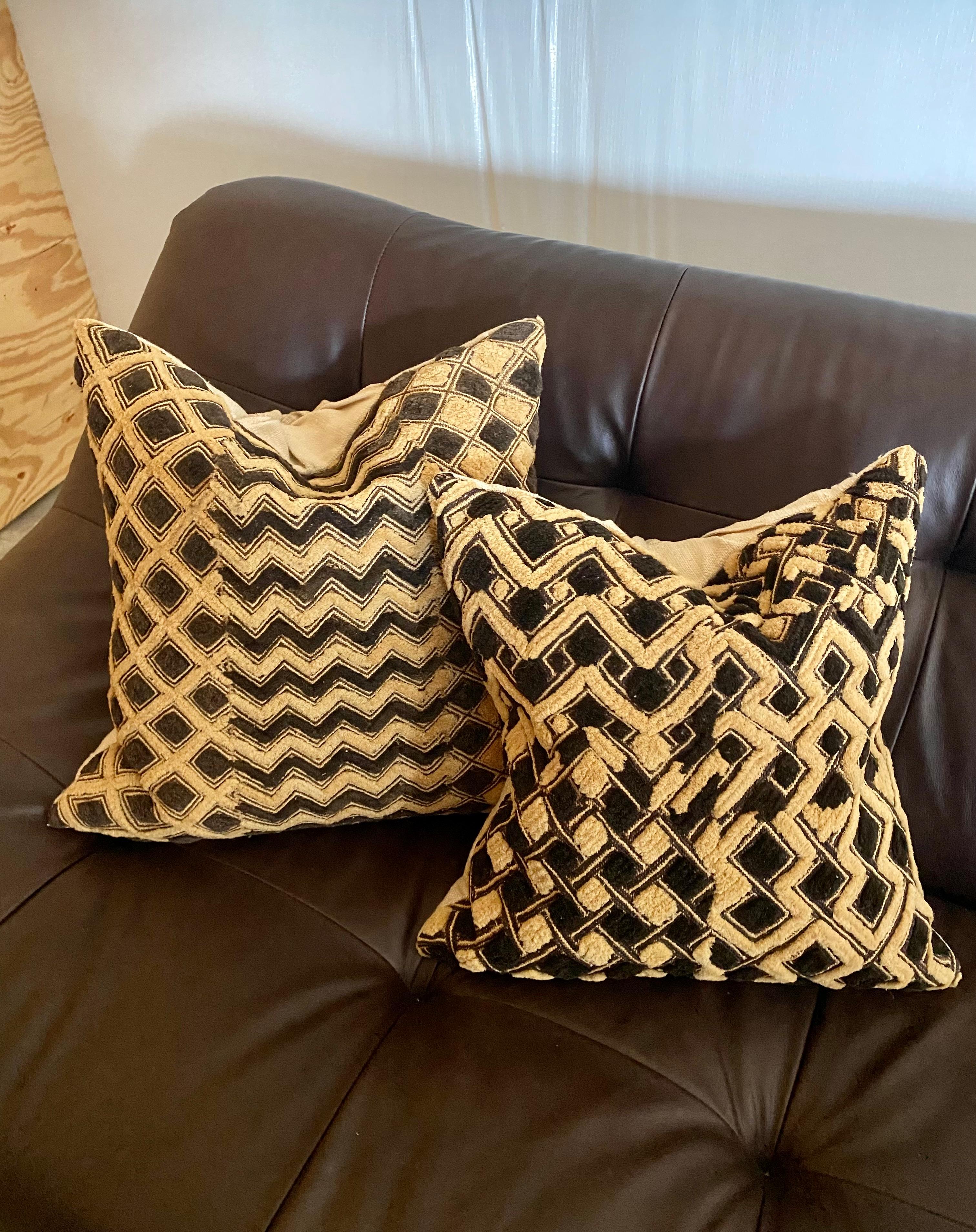 Congolese Kuba Shoowa Raffia Grass + Silk Pillows, Set of 4 (Congo) For Sale