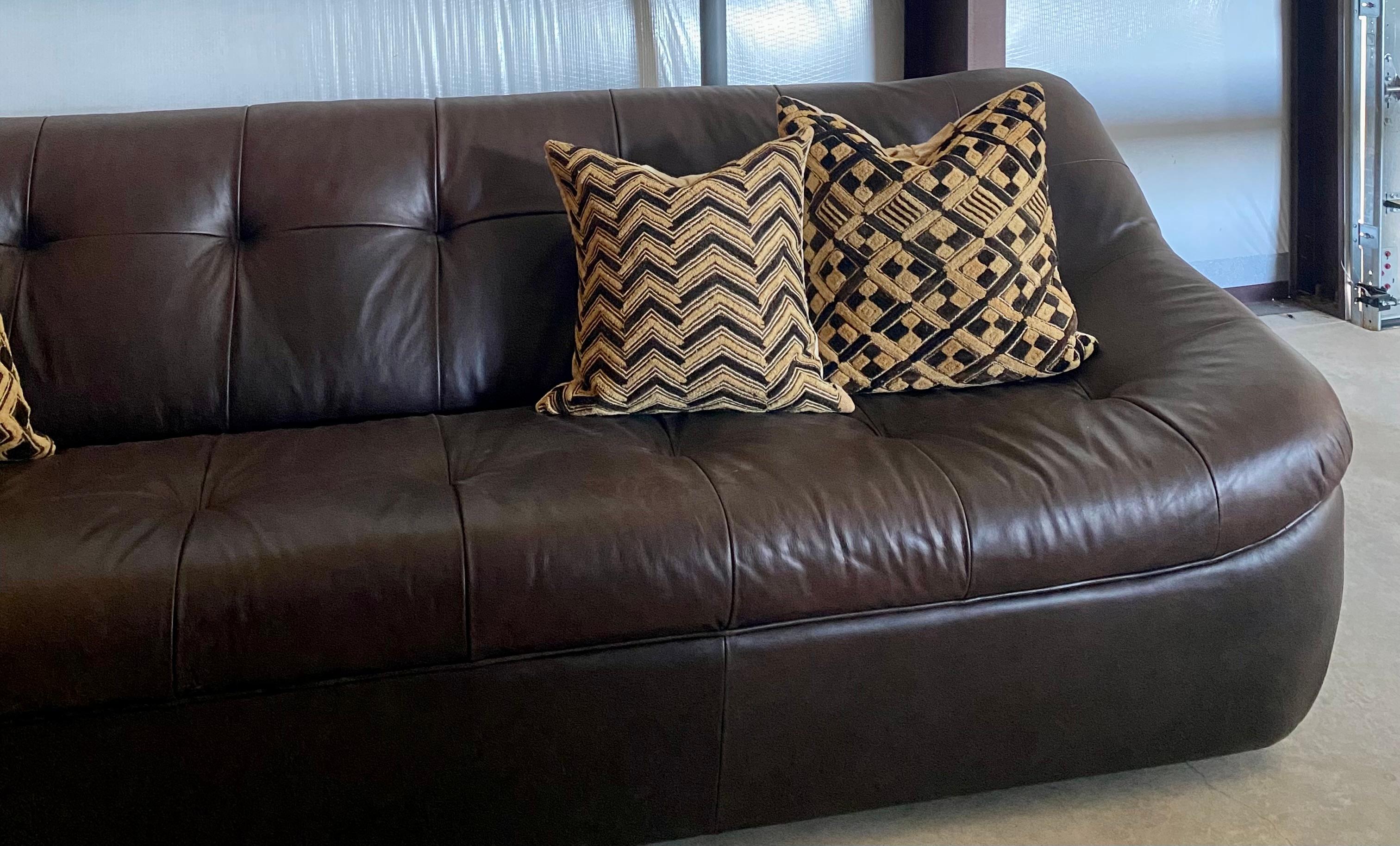 Hand-Crafted Kuba Shoowa Raffia Grass + Silk Pillows, Set of 4 (Congo) For Sale