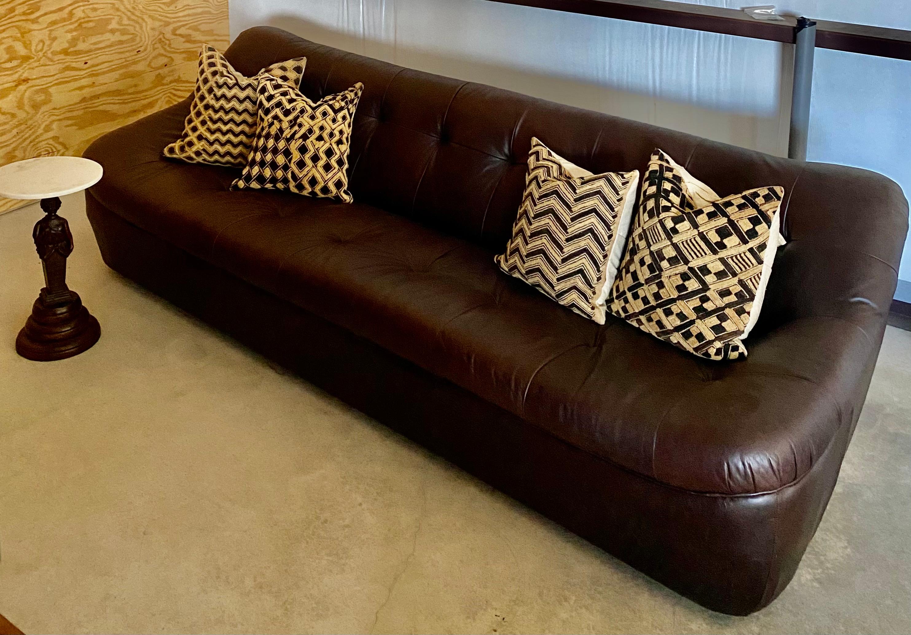 Kuba Shoowa Raffia Grass + Silk Pillows, Set of 4 (Congo) For Sale 1