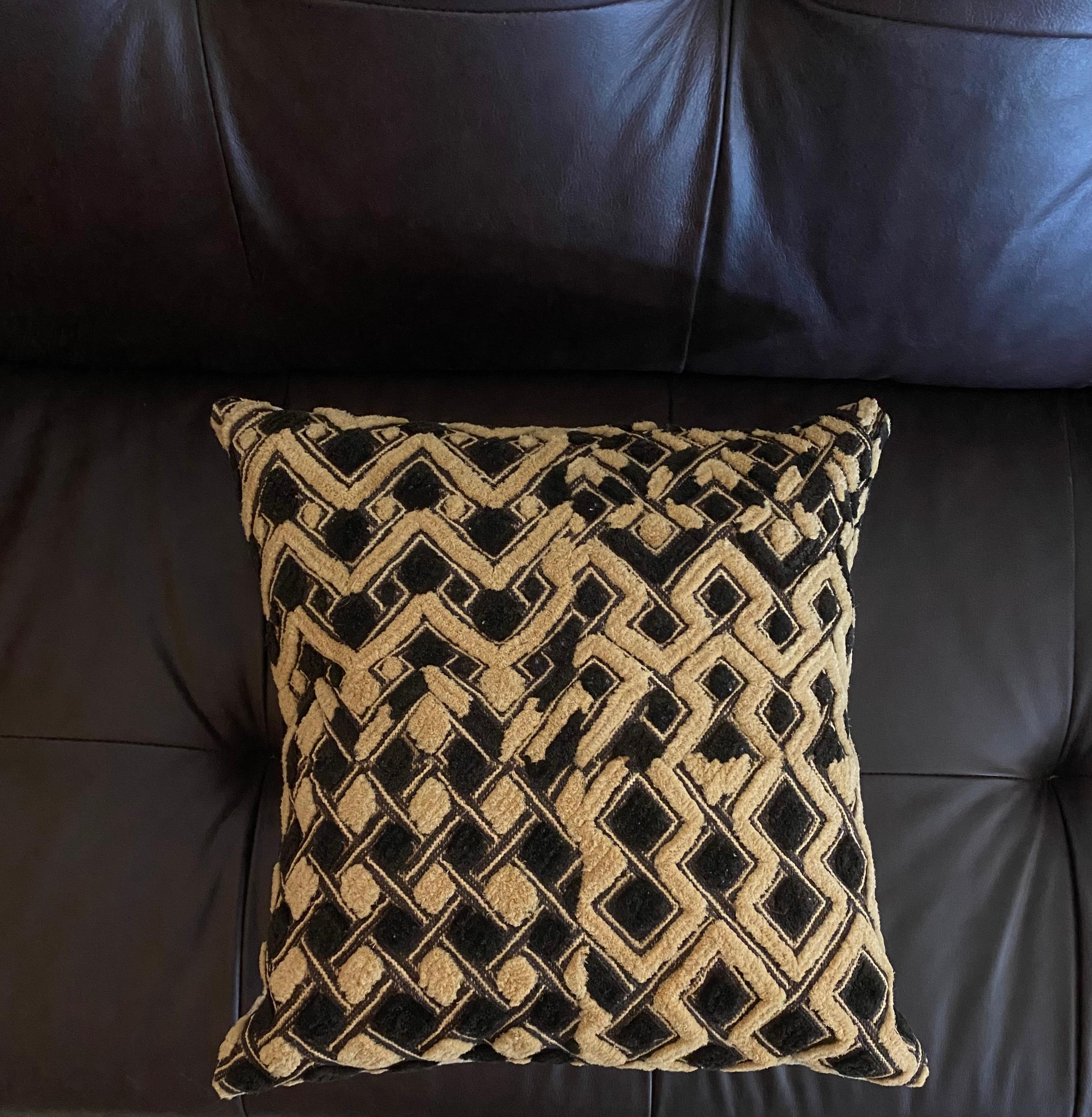 Kuba Shoowa Raffia Grass + Silk Pillows, Set of 4 (Congo) For Sale 2