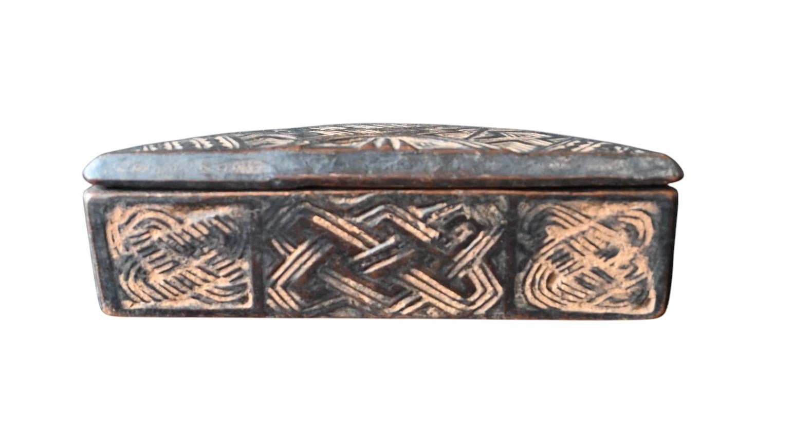 Tribal Kuba tribal Tukula Box – Early 1900s, D.R. Congo For Sale