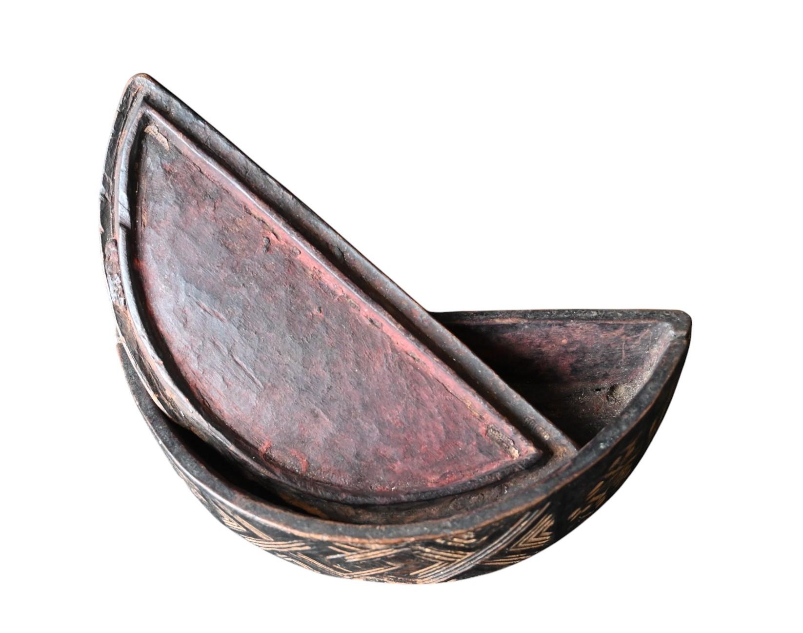 Kuba tribal Tukula Box – Early 1900s, D.R. Congo In Good Condition For Sale In Bilzen, BE