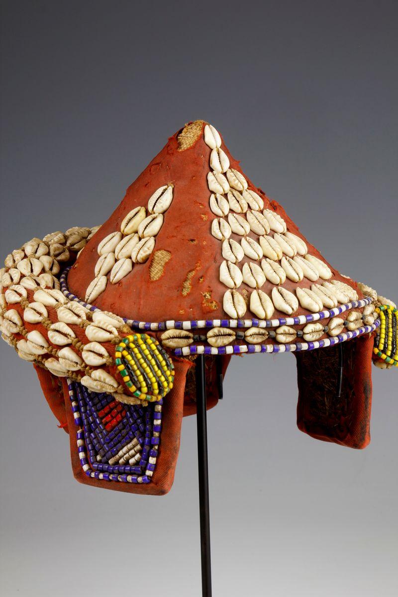 Tribal Chapeau Kuba Prestige pour femme (Mpaan) en vente