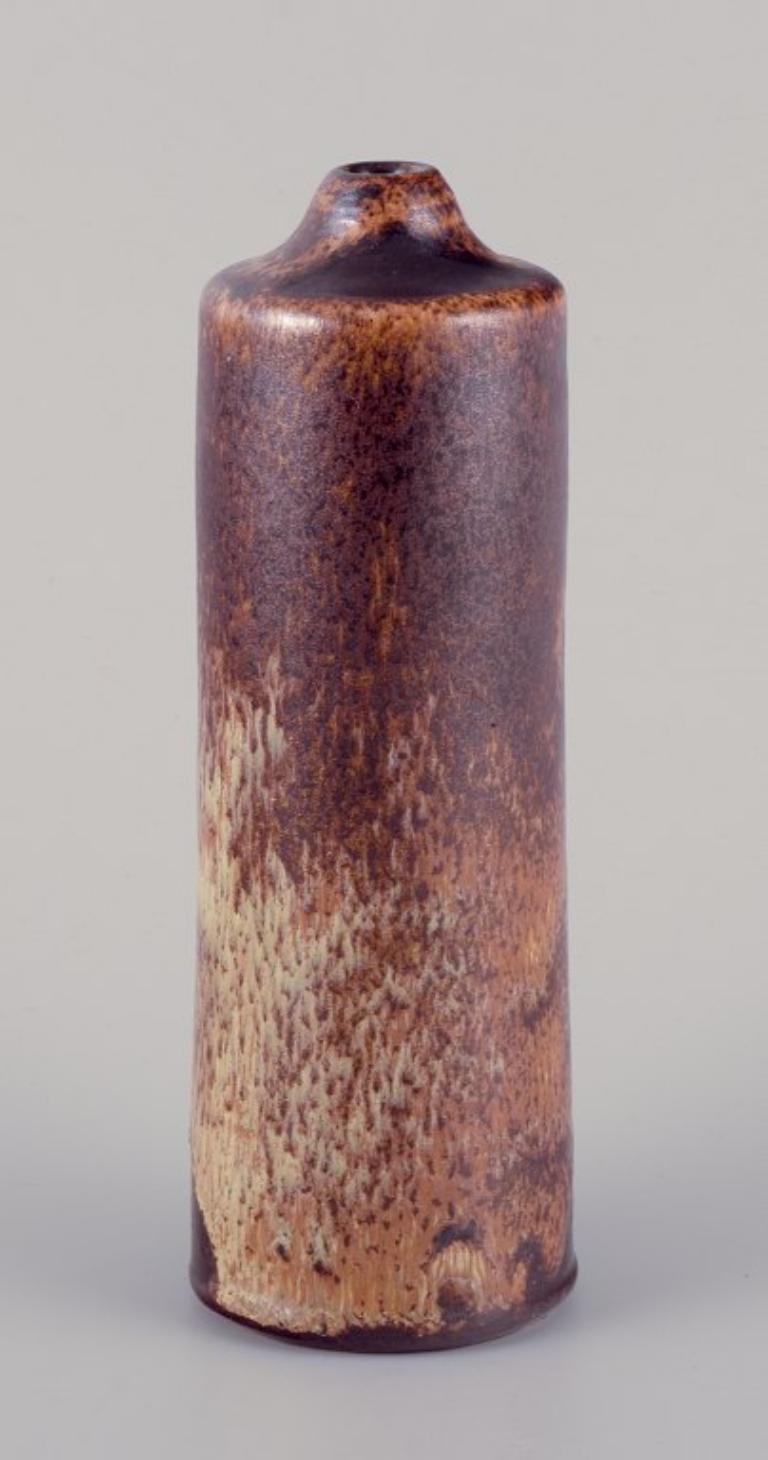 Tedesco Kuch Keramik, Germania. Vaso in ceramica.  Forma sottile con collo corto.  1980s in vendita