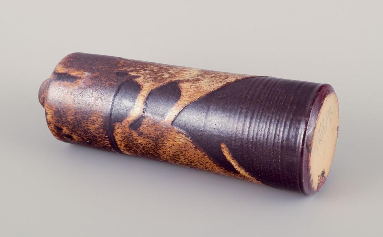 Fine XX secolo Kuch Keramik, Germania. Vaso in ceramica.  Forma sottile con collo corto.  1980s in vendita