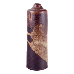 Kuch Keramik, Germania. Vaso in ceramica.  Forma sottile con collo corto.  1980s