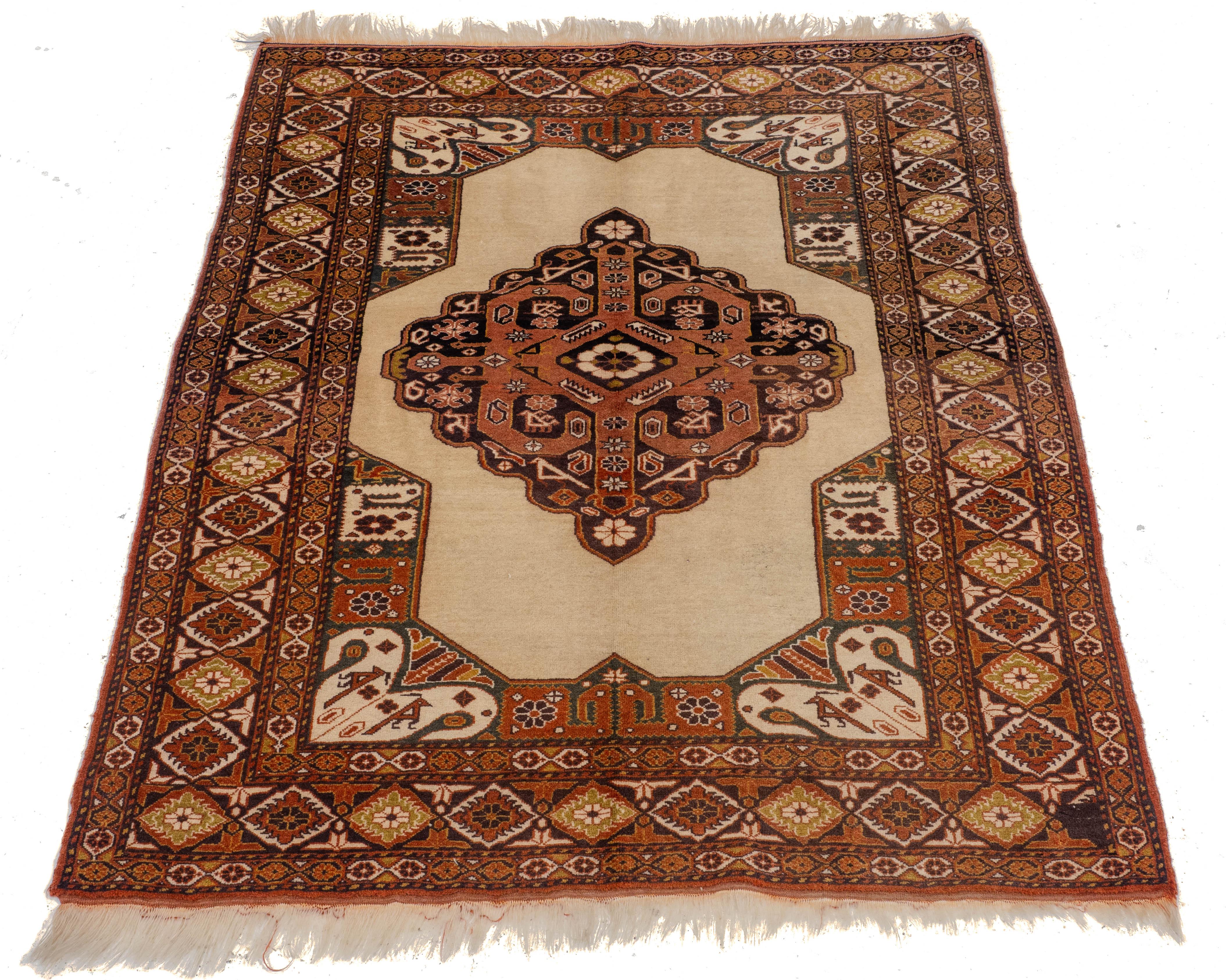 Ein persischer handgewebter Kuchan-Teppich, ca. 5'8