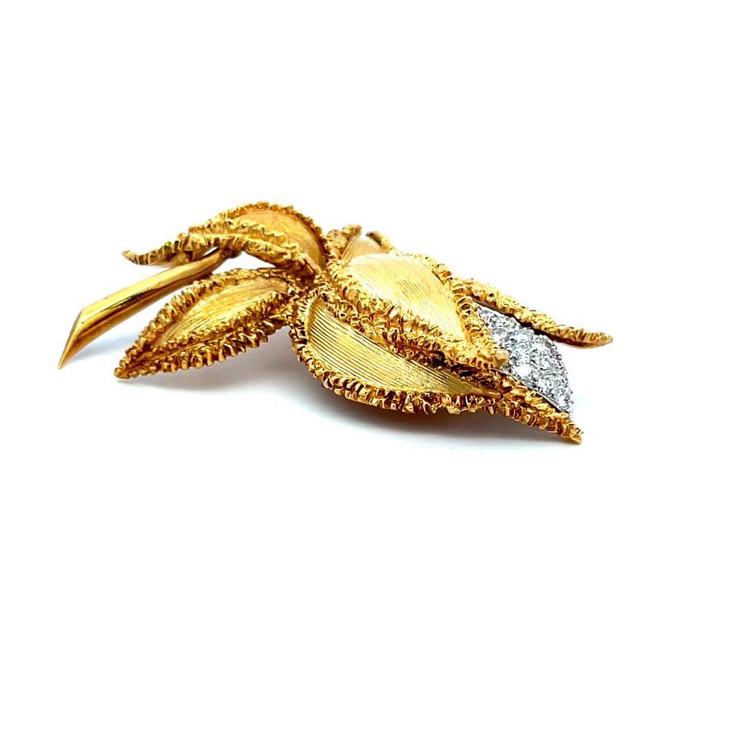 Kucninsky Broche de oro amarillo de 18 quilates con diamante brillante redondo de 0,45 quilates en venta 5