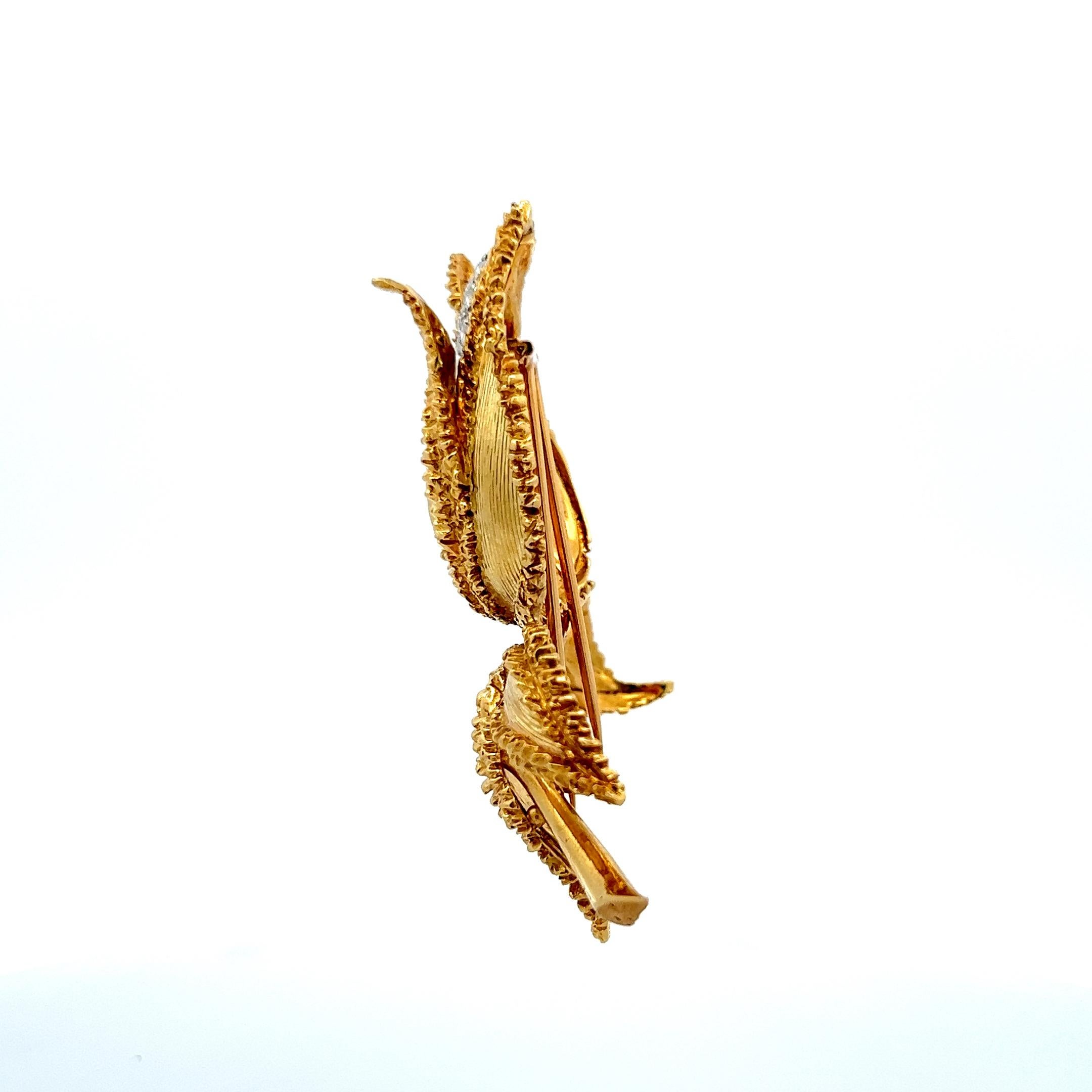 Kucninsky Broche de oro amarillo de 18 quilates con diamante brillante redondo de 0,45 quilates en Bueno estado para la venta en New York, NY