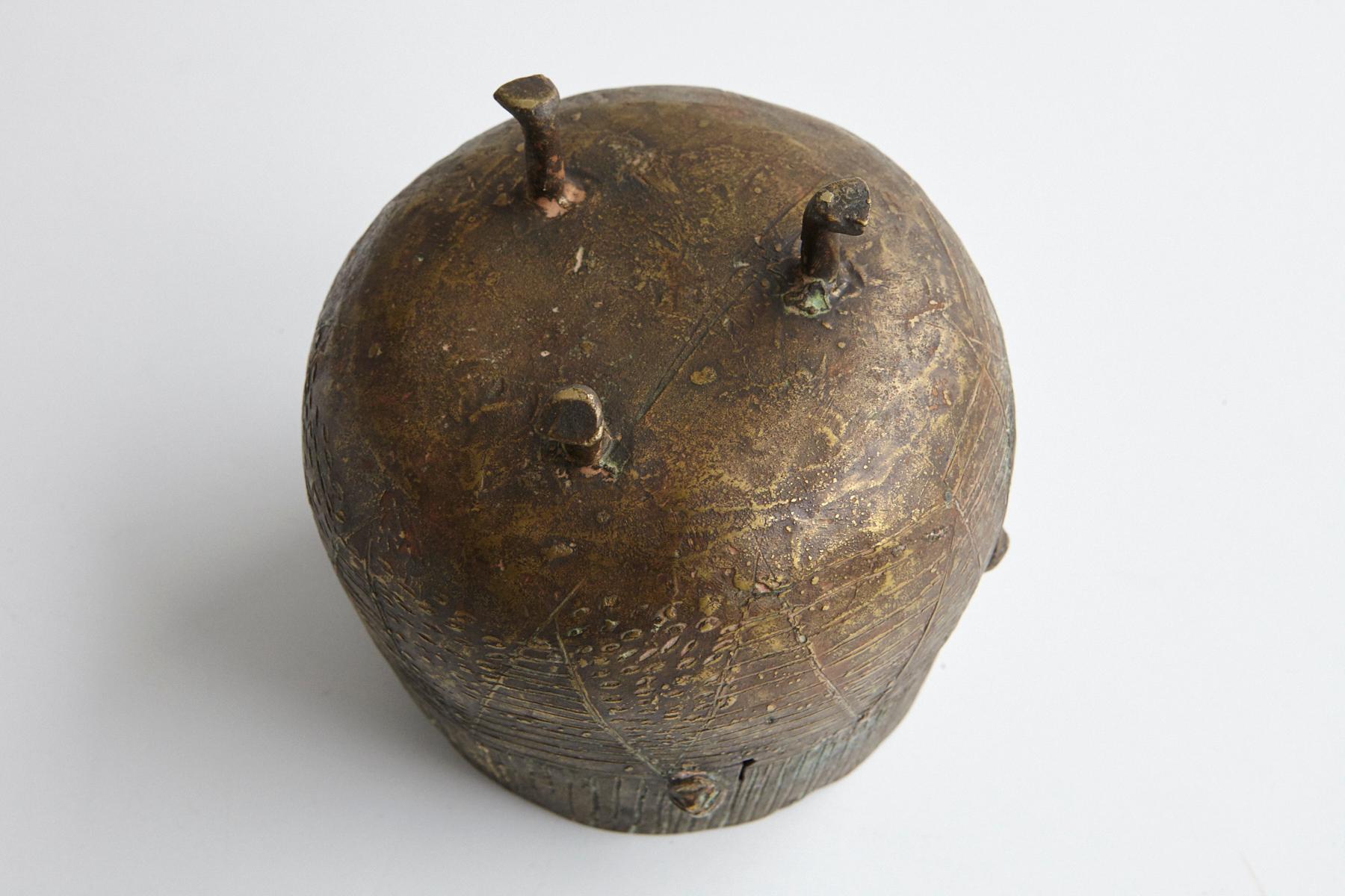 Kuduo - Bronze Gold Dust Vessel, Asante People, Ghana, 1940s For Sale 4