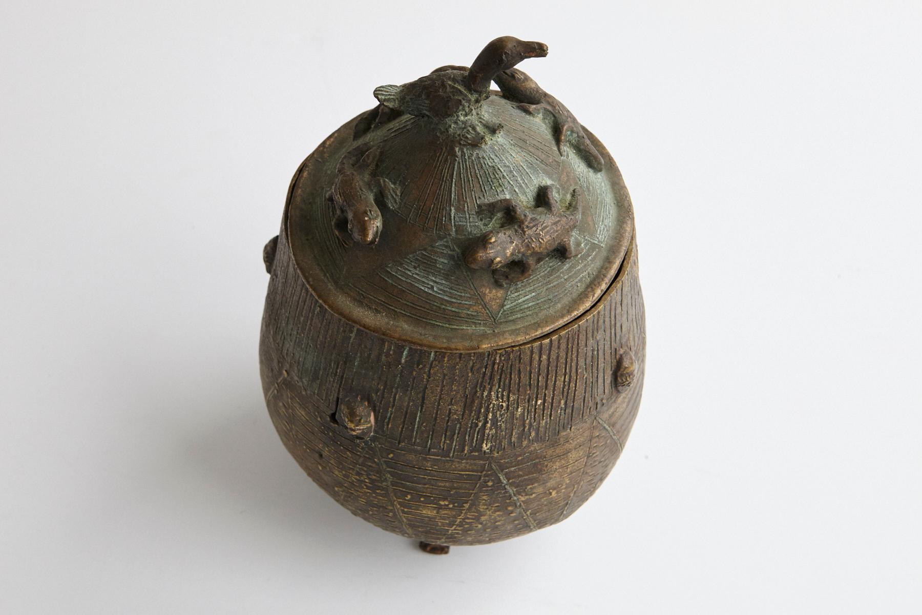 Kuduo - Bronze Gold Dust Vessel, Asante People, Ghana, 1940s For Sale 5
