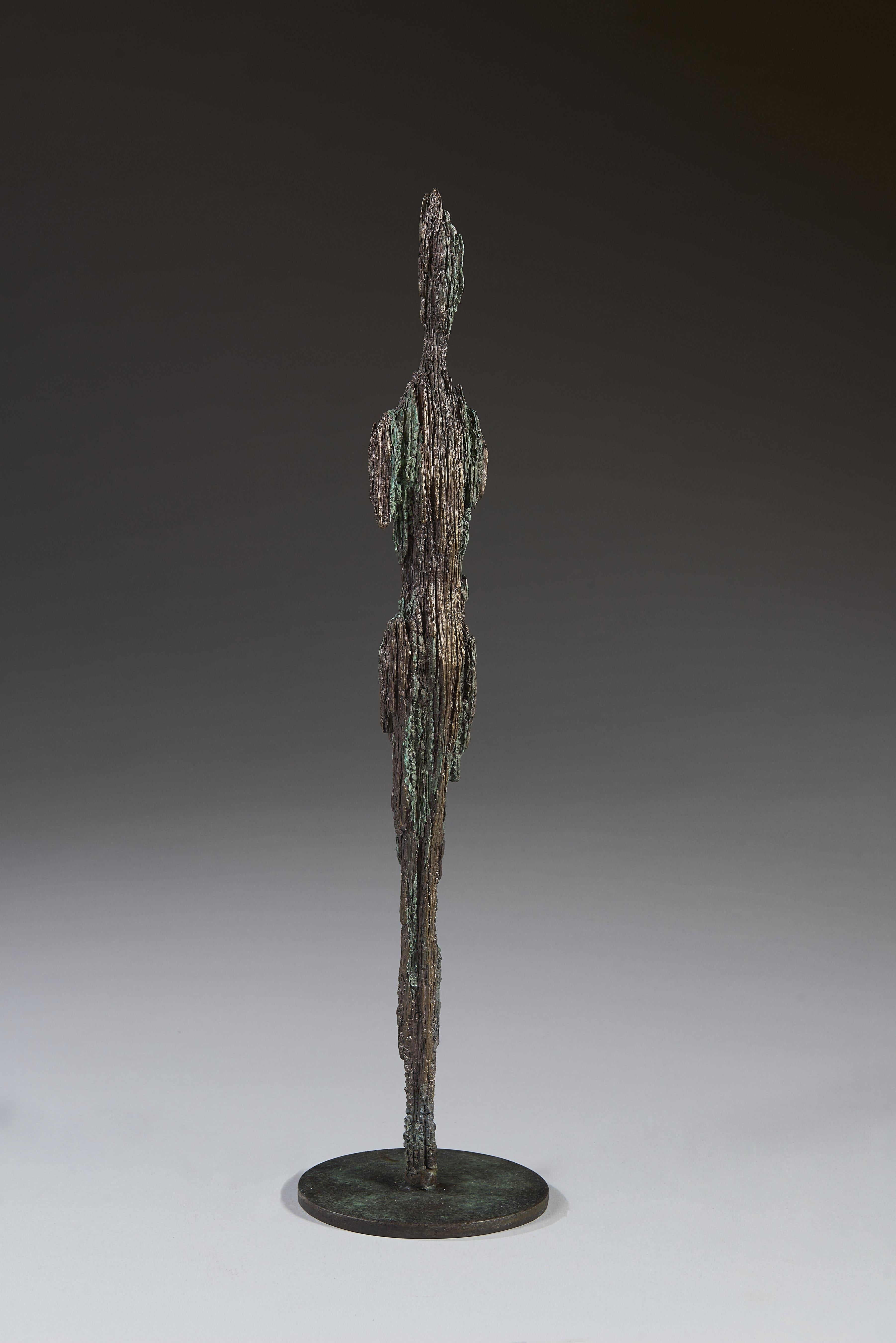 "Entdeckung 2019-1" von Kug Kyung Oh
Medium: Bronze
Ausgabe: 2 von 12
Abmessungen: 13 x 13 x 52 cm / 5.1 x 5.1 x 20.5 in
Jahr: 2019
"Discovery 2019-1" von Kug Kyung Oh ist eine beeindruckende Bronzeskulptur, die das empfindliche Gleichgewicht