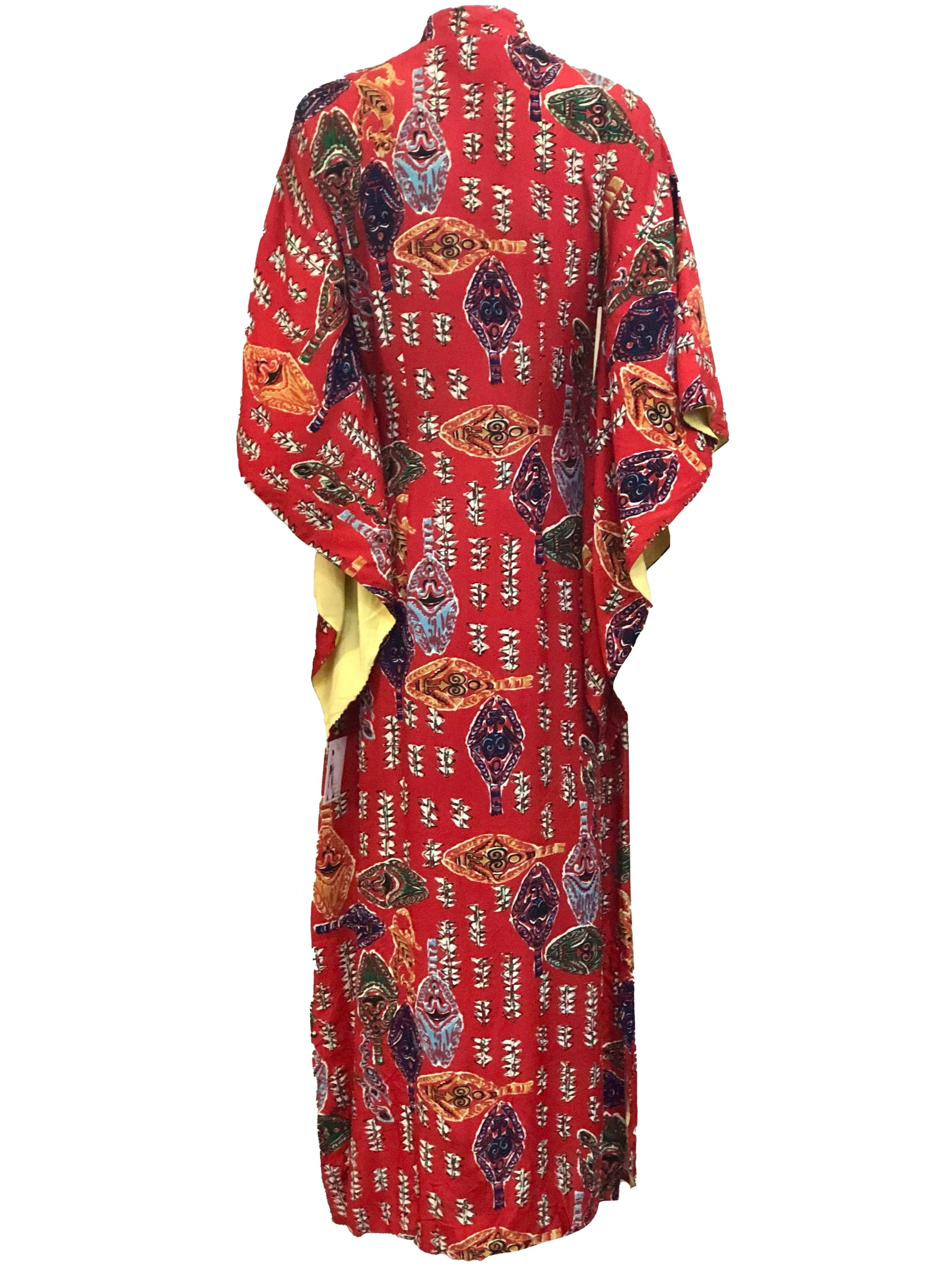 Kuhio Hawaii Roter Seideneffekt Pake Muu, 1950er Jahre im Zustand „Hervorragend“ im Angebot in Los Angeles, CA