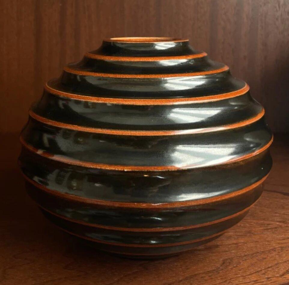 Schwarz-orangefarbene Kulvas-Vase von Ewald Dahlskog (Moderne) im Angebot
