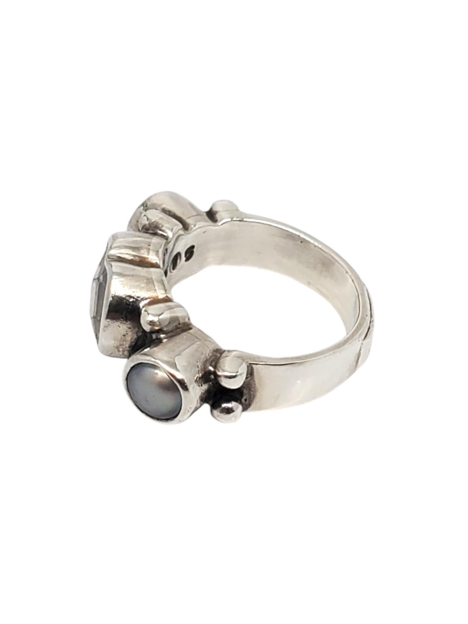 Kum Kum Sterling Silver CZ Heart Ring -

This lovely ring by Kum Kum features a large heart shape CZ with 2 silver pearl accent stones set in sterling silver.

Shank: 5 mm

Size: 6.75

Stamped: KUM KUM 925

Weigh: 5.4 dwt / 8.43 gr

Very good