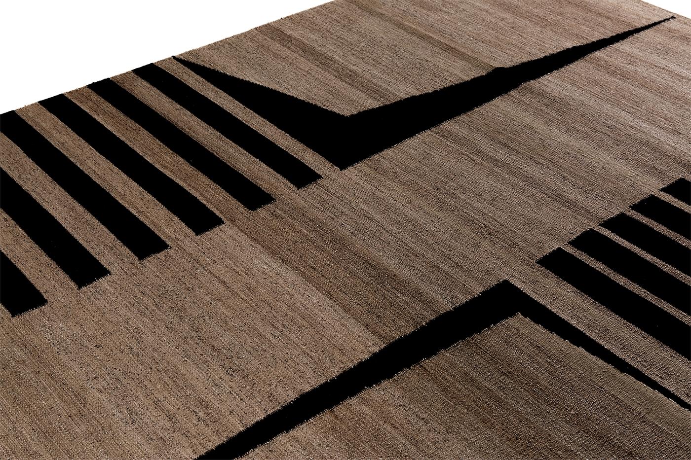 Khumba, handgeknüpfter 300 x 400 cm großer Teppich aus schwarzer Wolle und Natursteinfasern (Moderne) im Angebot
