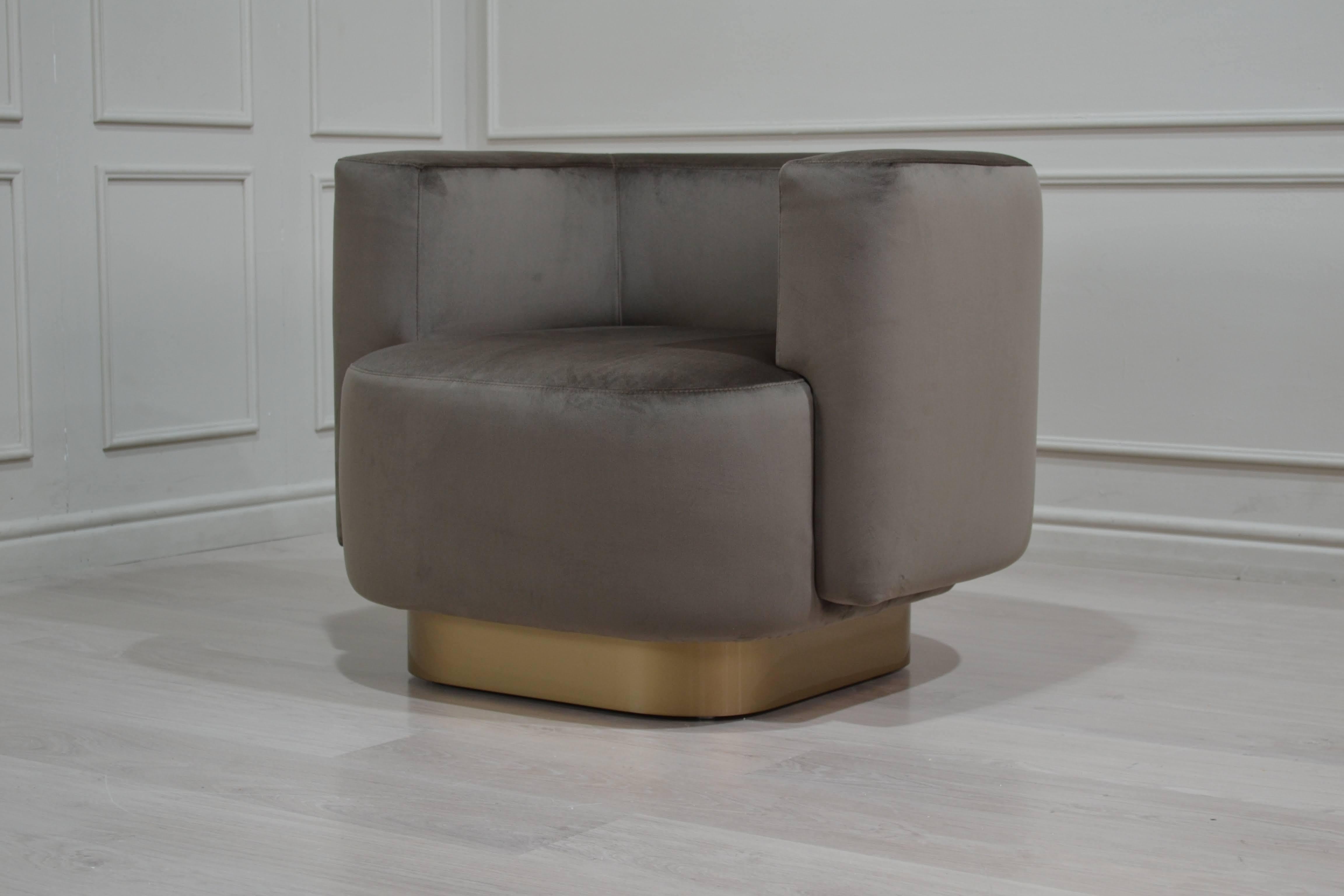 Italian Contemporary Lounge Upholstered Armchair in Mocha Brown Velvet Fabric In New Condition For Sale In San Pietro di Morubio, Verona