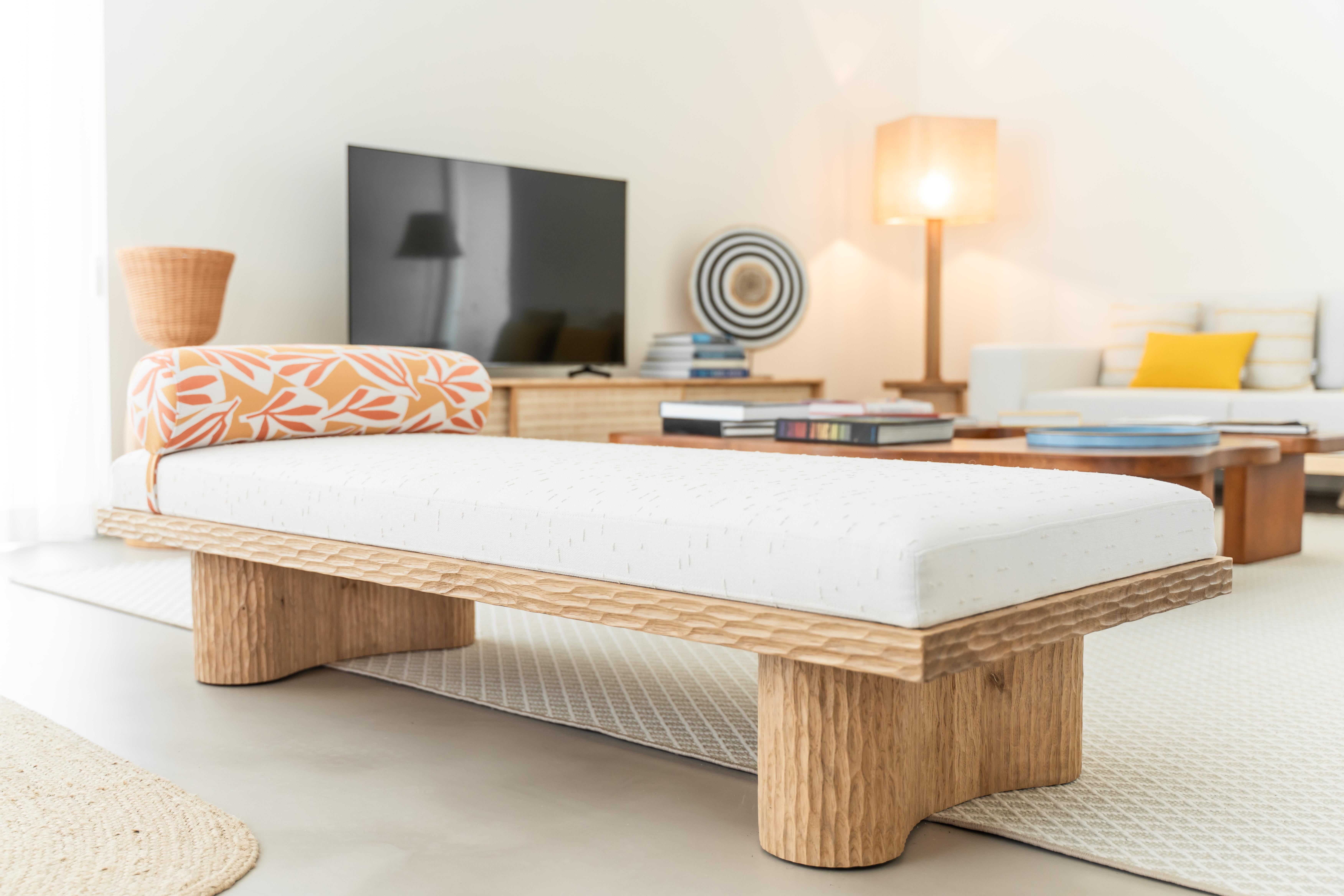 Kumo bench - Solid Oak Stool with Premium Upholstery and Sculptural Detail In New Condition For Sale In Baguim Do Monte, PT
