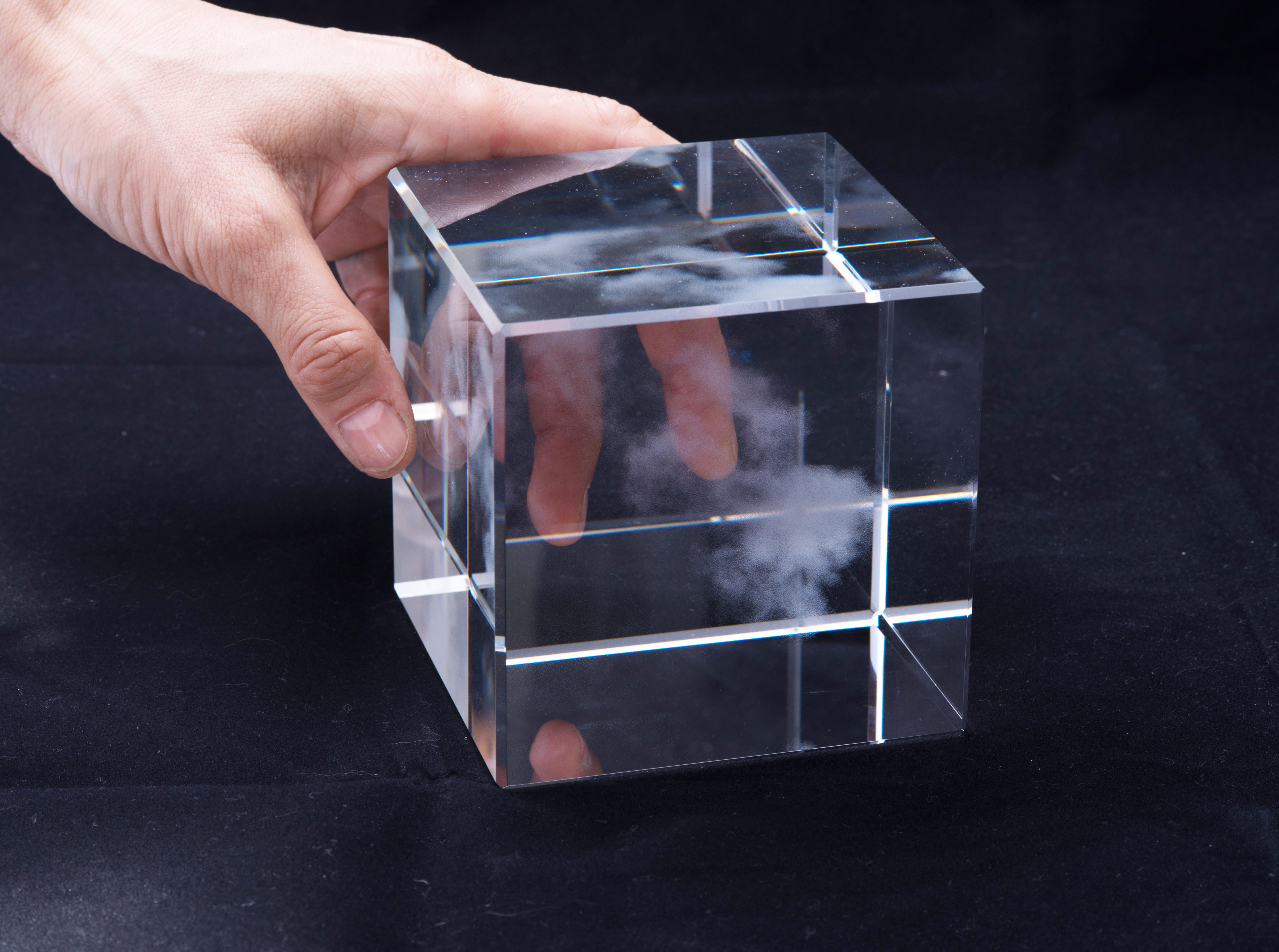 Miya ando.
Kumo (Cloud) for The Glass House (Shizen) Nature Series, 2016.
Glass measures:
4 in. x 4 in. x 4 in.
Edition of 15, 3 A/P’s.
Signed by artist.

 Shizen (Nature) Kumo (Cloud) for Glass House:

 The Kumo (Cloud) cube is a sculpture