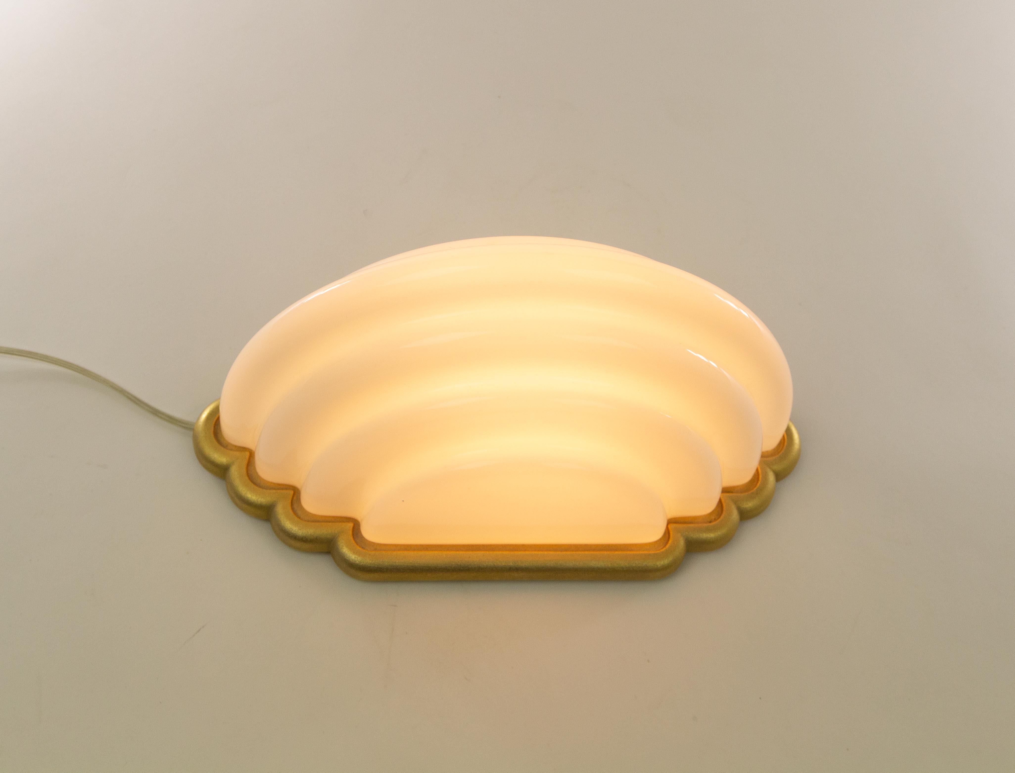 Kumo table lamp designed by Kazuhide Takahama and produced by Sirrah in 1985.

The model consists of an opaline glass shade and a rare gold colored metal base.

Literature: Domus No. 657, Article 'Rassegna Speciale Euroluce', January 1985.