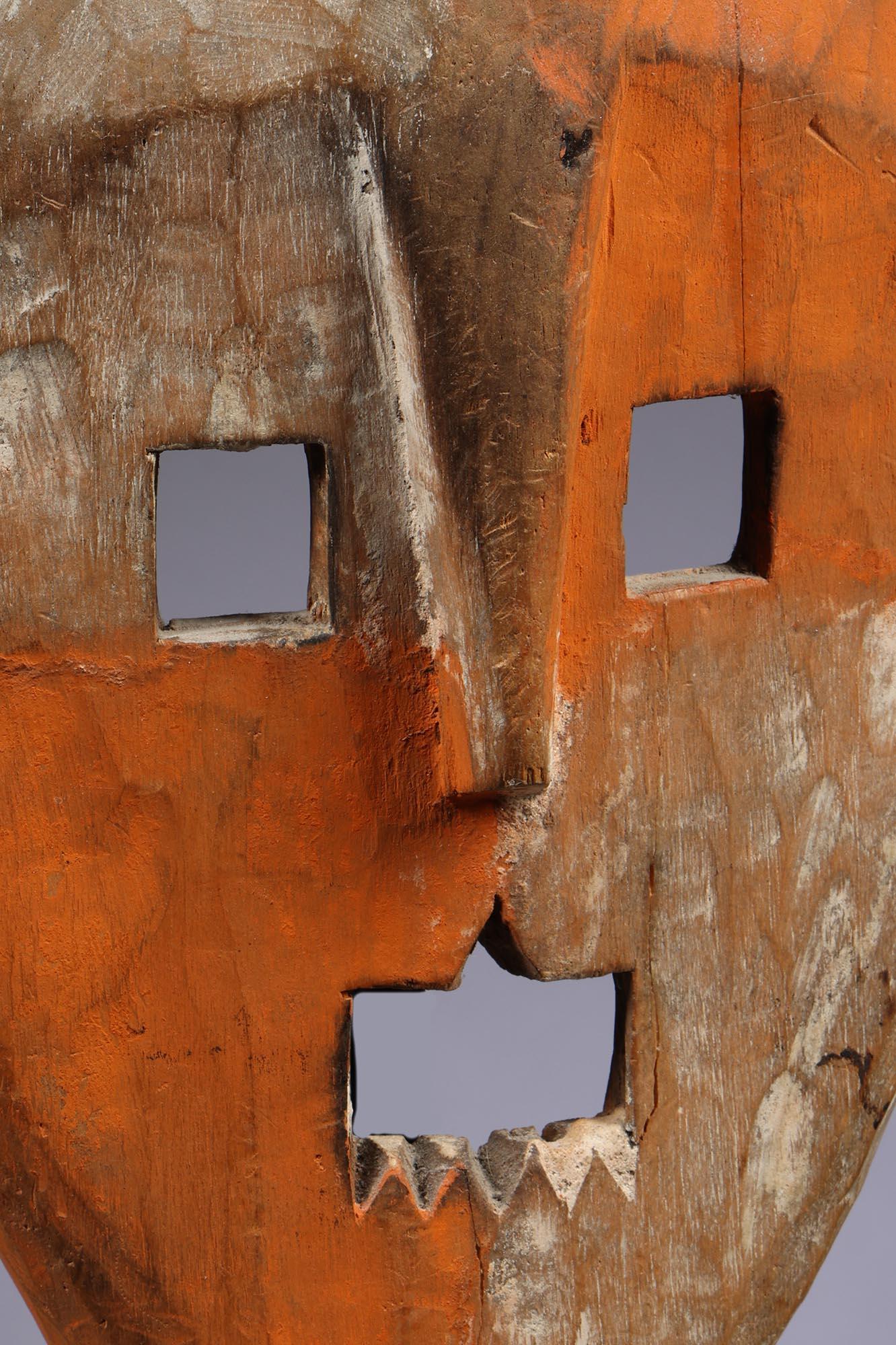 Kumu Wood Maske Orange/Verblichen Weiß Quadrant oder Maniema Region DRC Kongo Afrika im Angebot 3