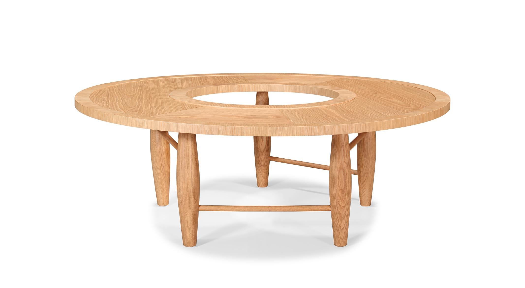 Minimalist Kun Center Table - Round Oak Coffee Table with Nature-Inspired Curved Design For Sale