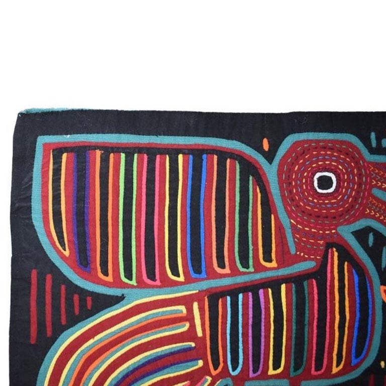 Panaméen Tapisserie murale d'oiseaux aux couleurs vives, appliquée à l'envers, Kuna Mola, Amérique centrale en vente